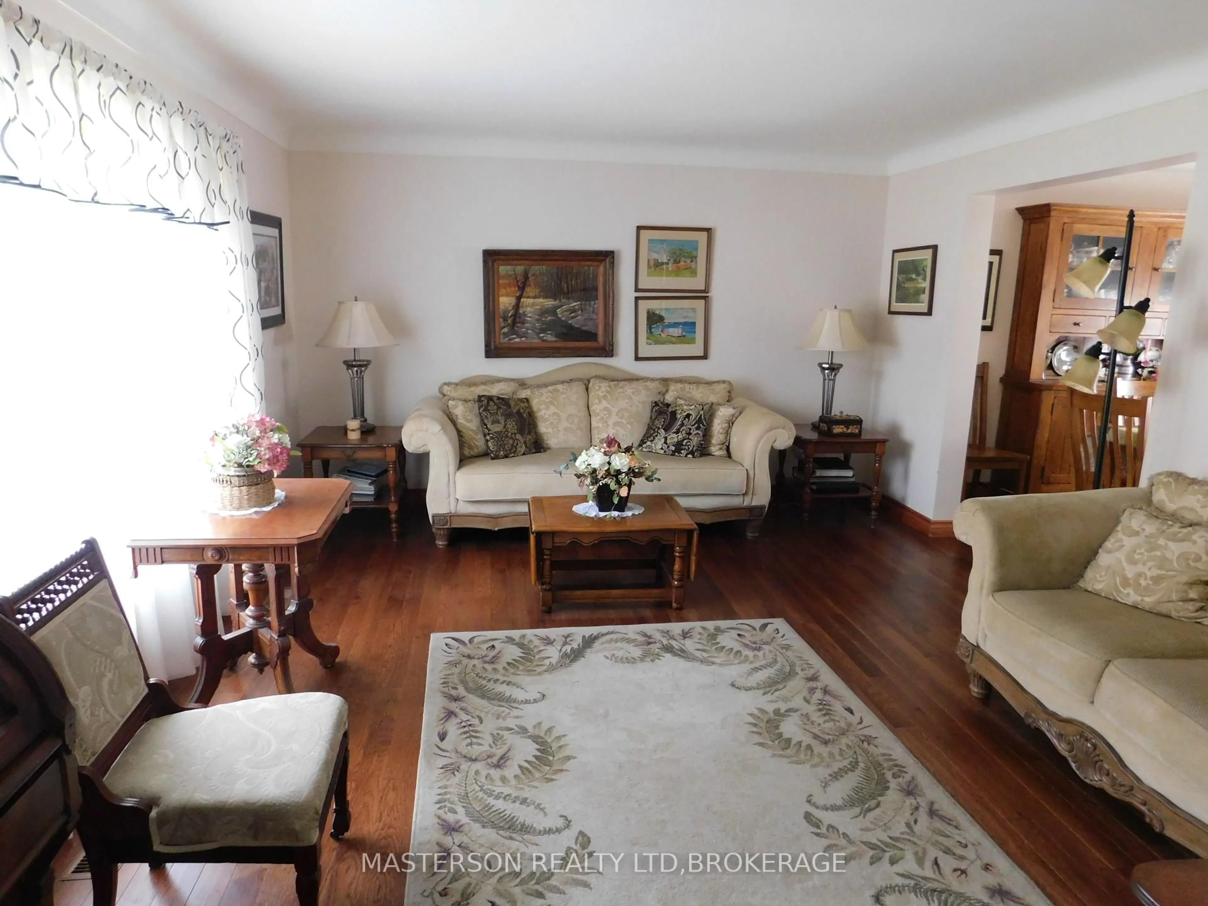 Living room with furniture, unknown for 6408 Galaxy Dr, Niagara Falls Ontario L2J 3Y3