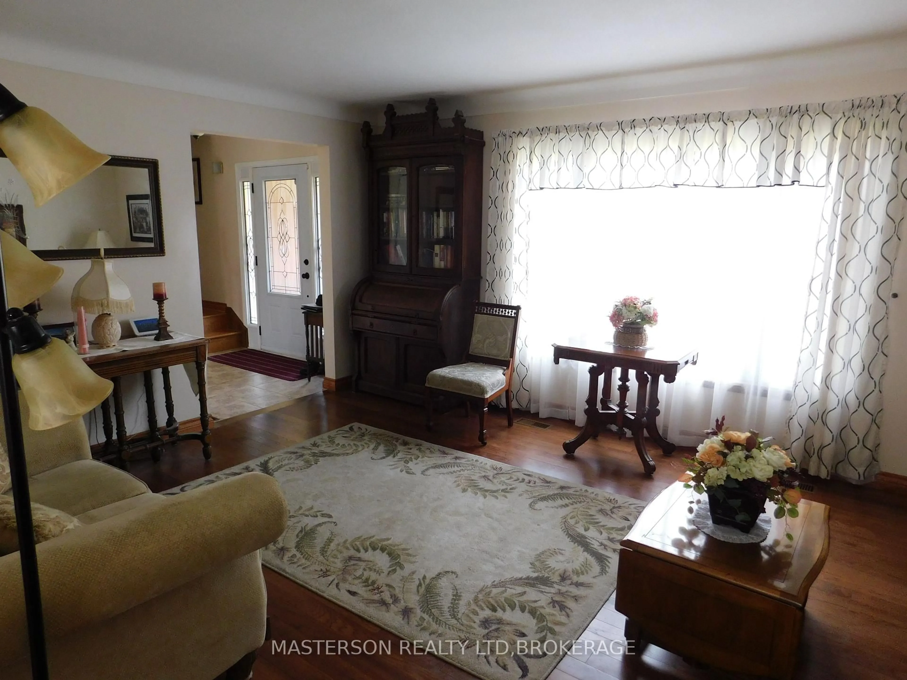 Living room with furniture, unknown for 6408 Galaxy Dr, Niagara Falls Ontario L2J 3Y3
