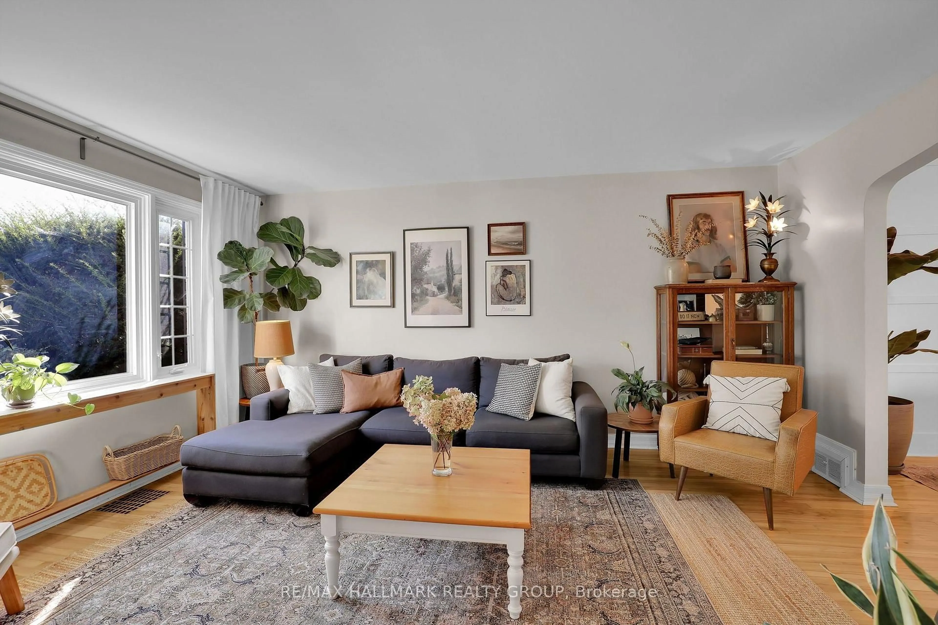 Living room with furniture, wood/laminate floor for 174 Compton Ave, Ottawa Ontario K2B 5A7