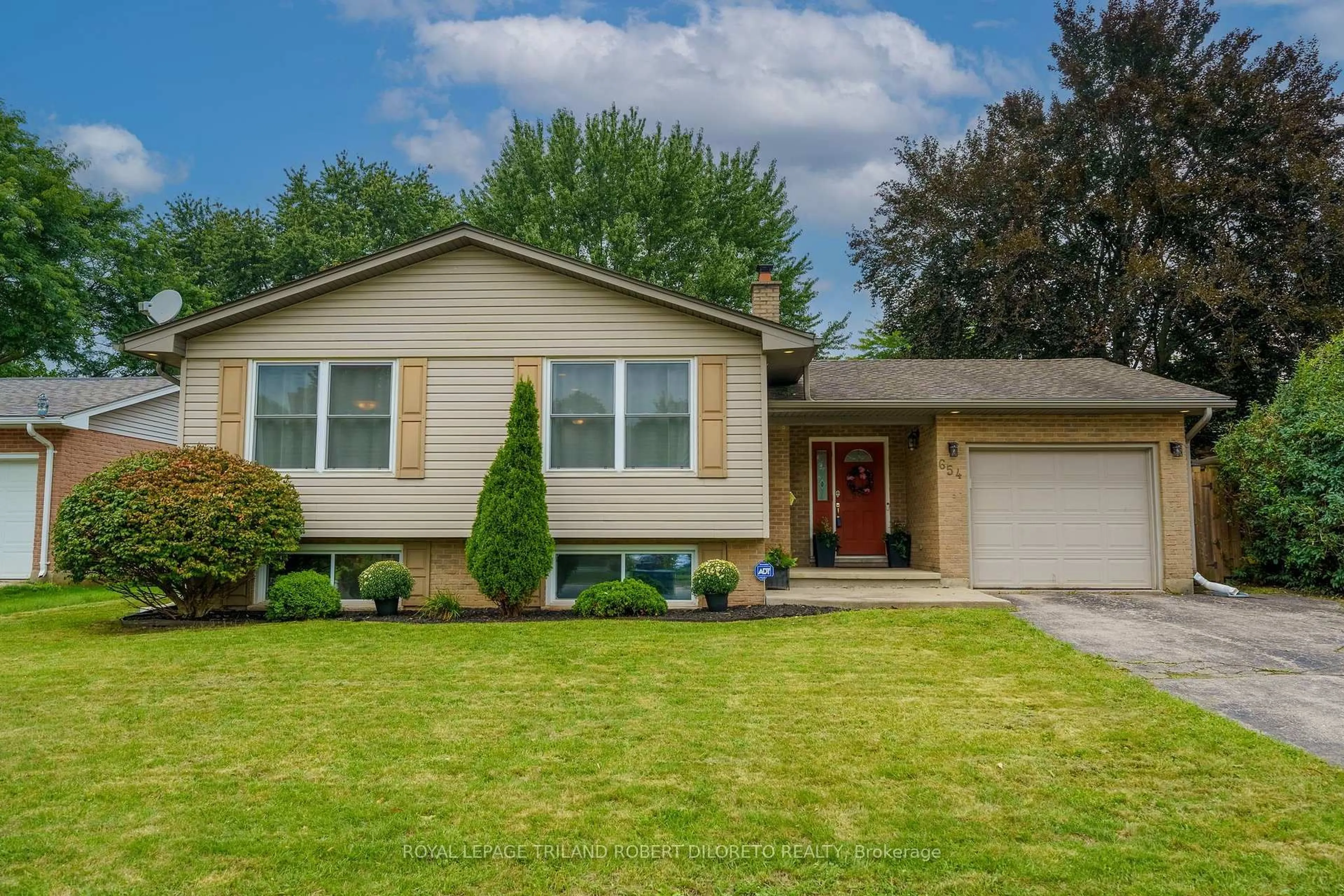 Home with vinyl exterior material, street for 654 Grenfell Dr, London North Ontario N5X 2N2