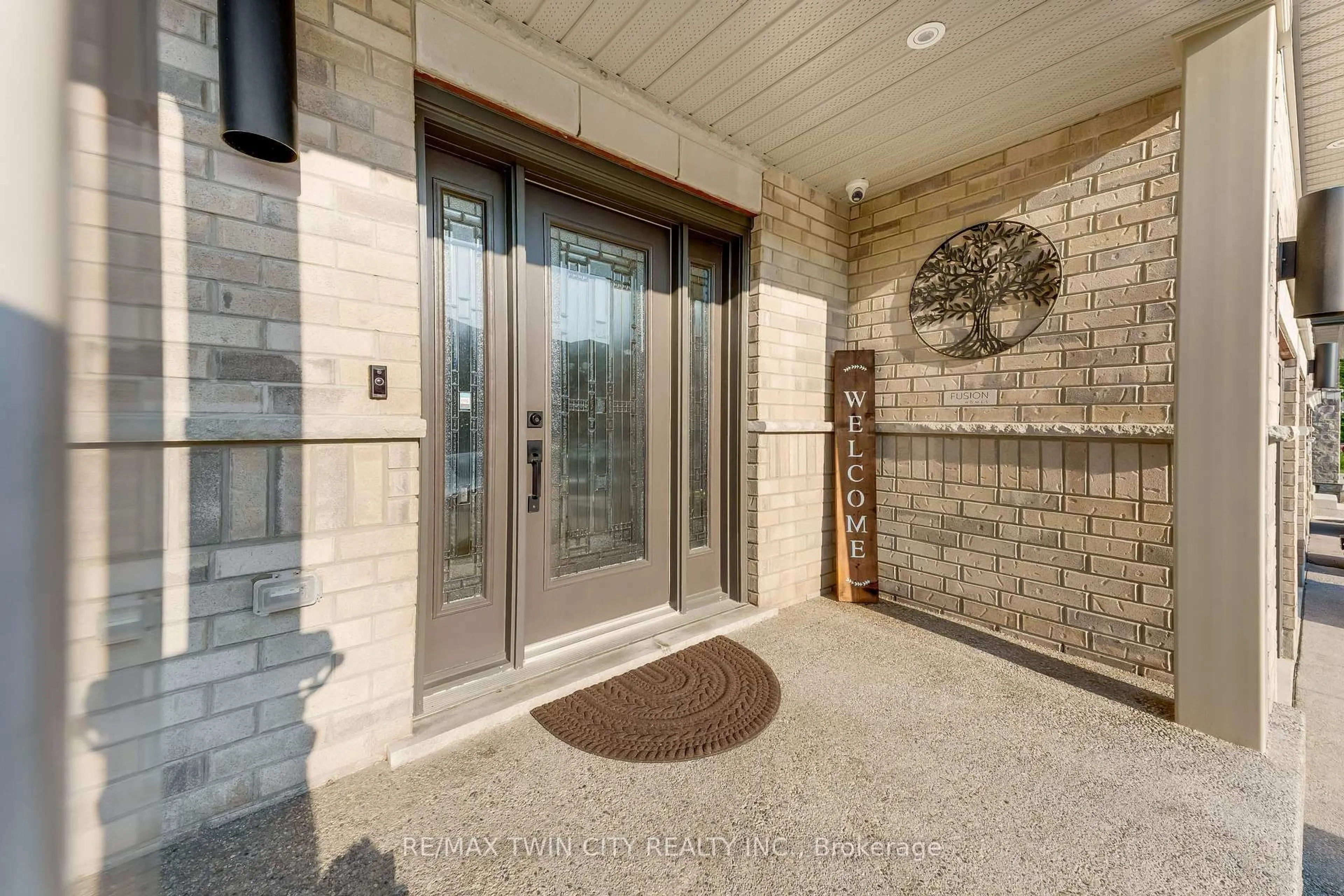 Indoor entryway for 49 Scots Pine Tr, Kitchener Ontario N2R 0N6