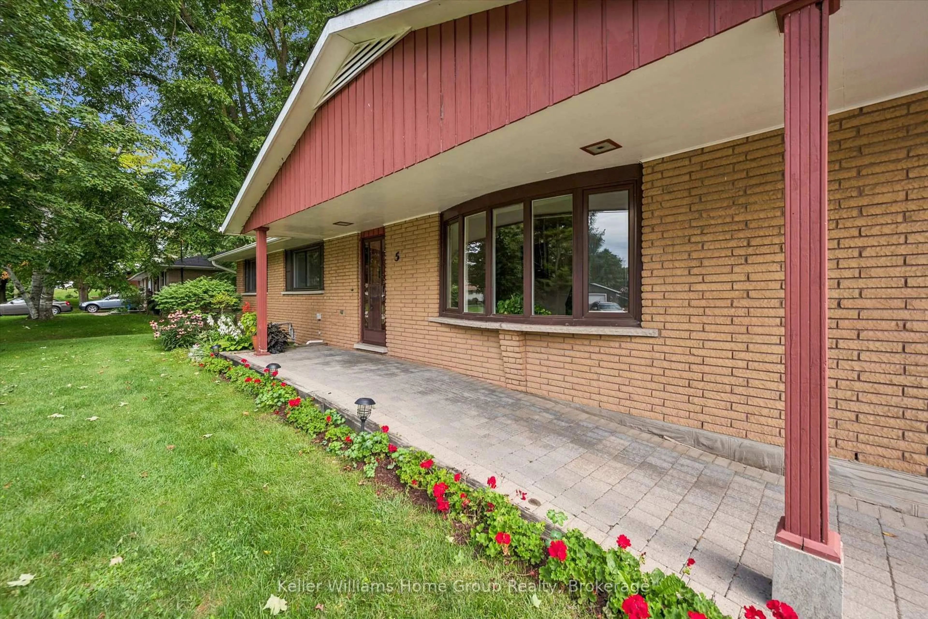 Unknown for 5 Cuthbert St, Centre Wellington Ontario N0B 1S0