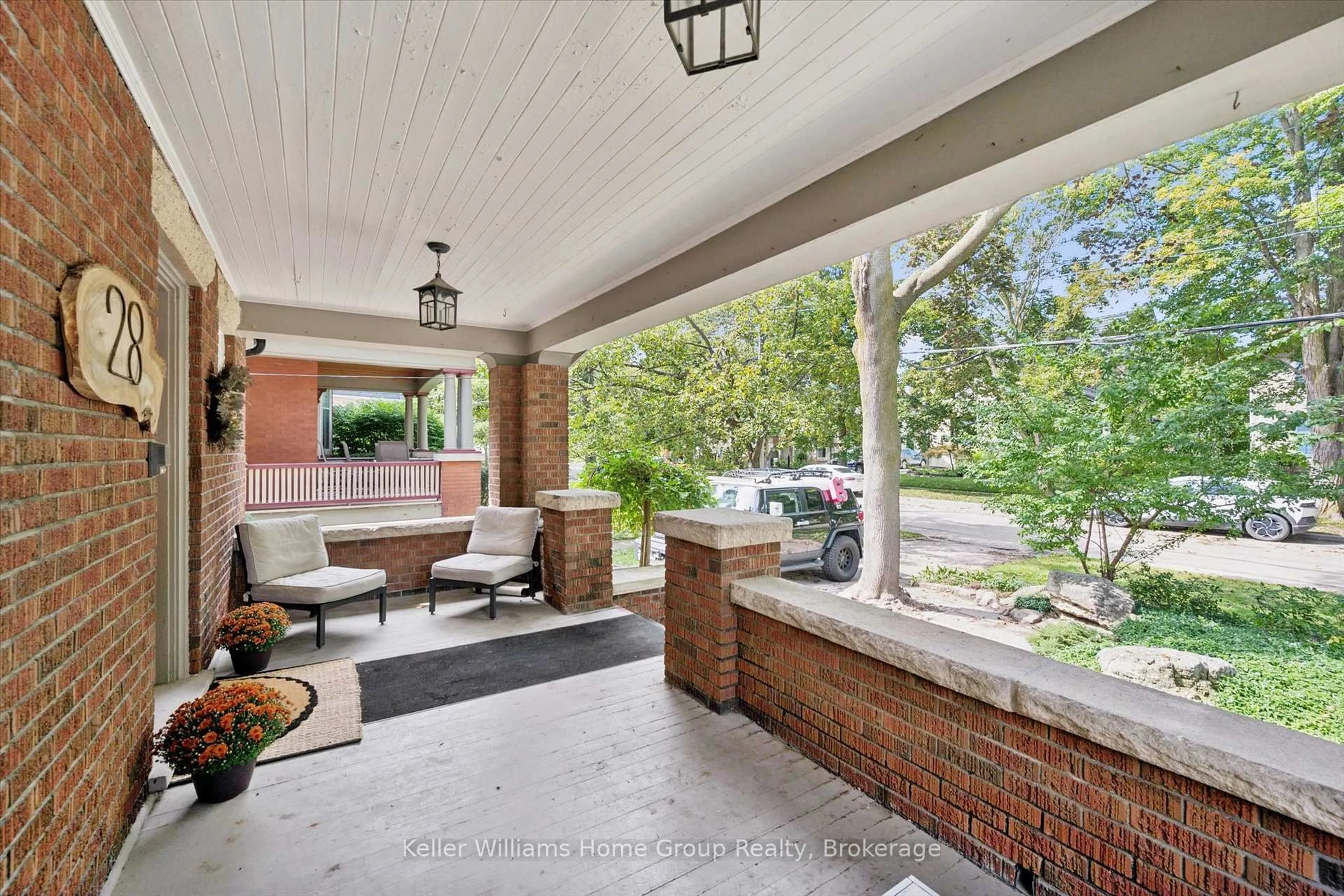 Patio, street for 28 Oxford St, Guelph Ontario N1H 2M3