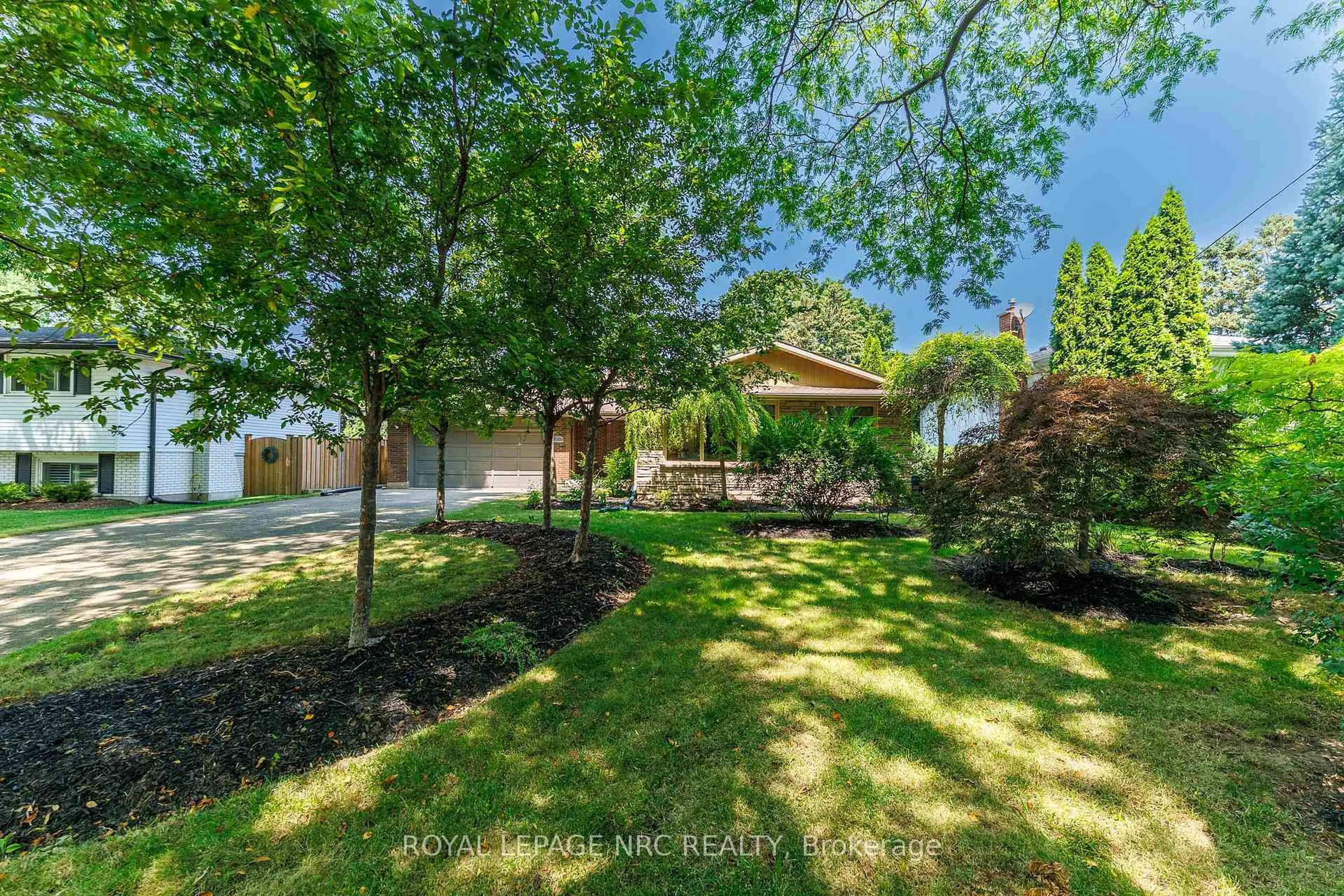 A pic from outside/outdoor area/front of a property/back of a property/a pic from drone, unknown for 15 Black Friars Rd, St. Catharines Ontario L2N 2M8