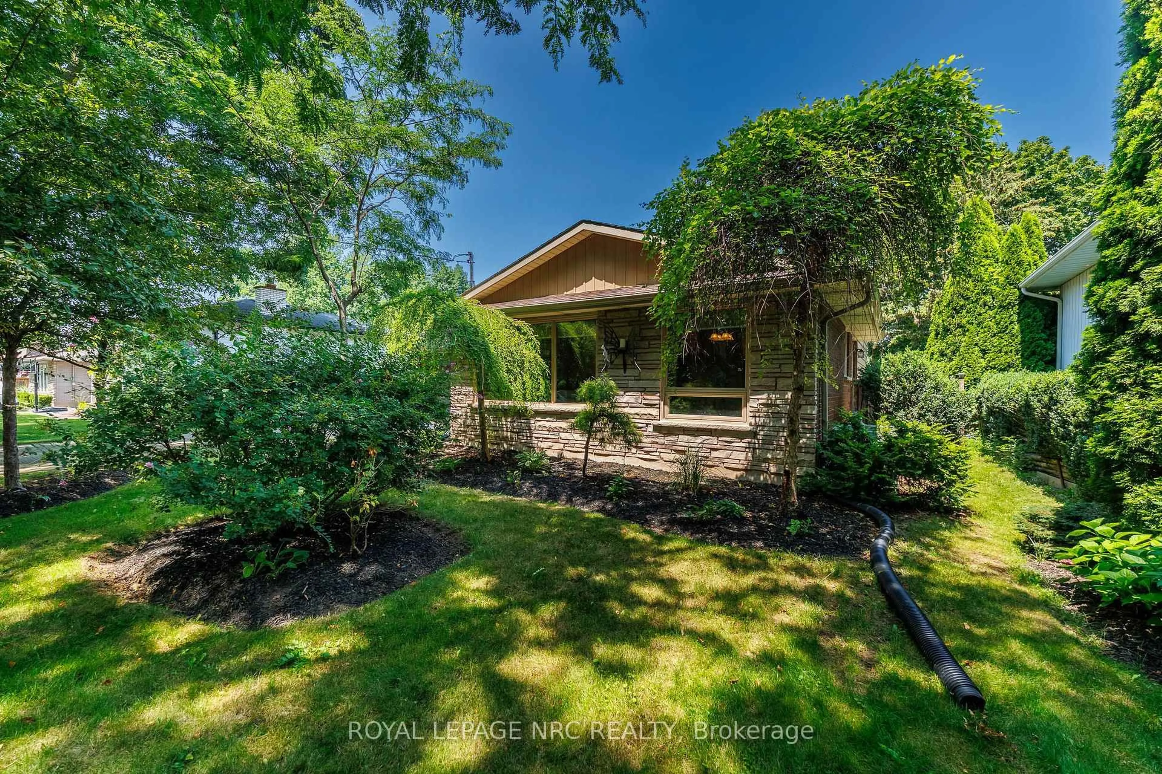 A pic from outside/outdoor area/front of a property/back of a property/a pic from drone, street for 15 Black Friars Rd, St. Catharines Ontario L2N 2M8