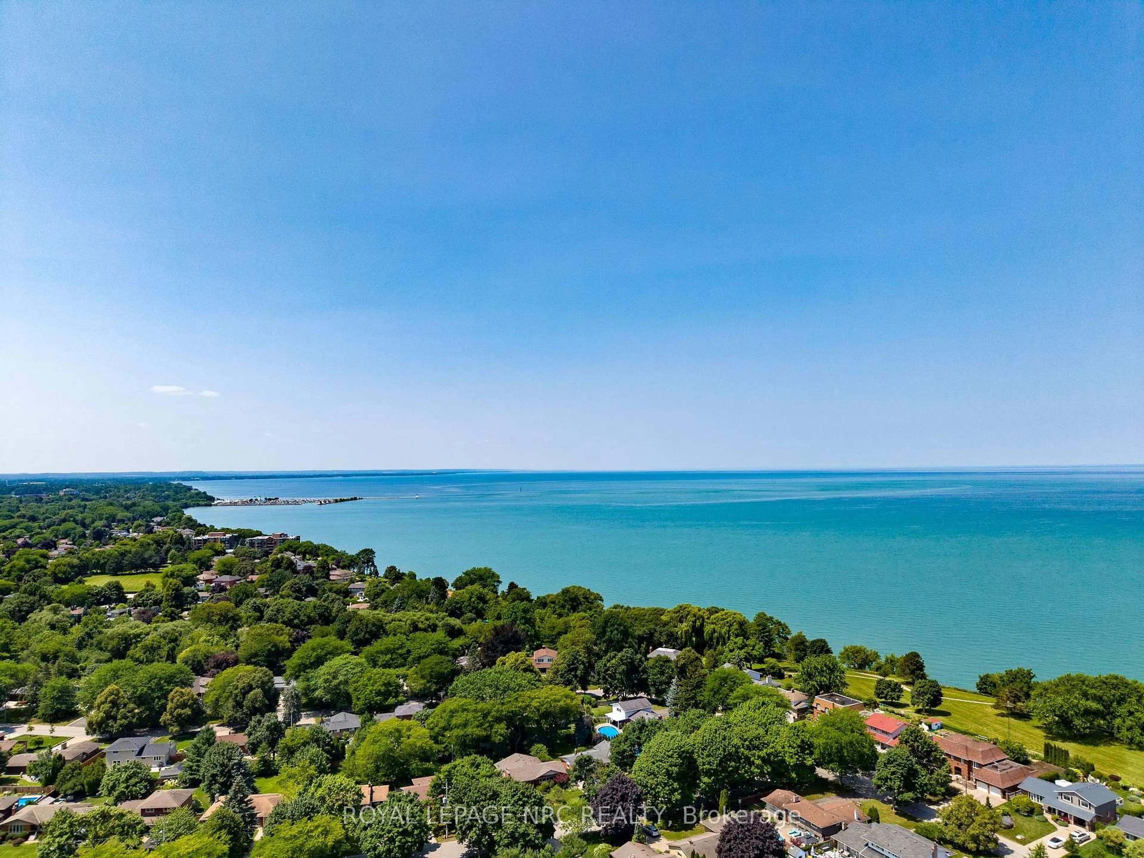 A pic from outside/outdoor area/front of a property/back of a property/a pic from drone, water/lake/river/ocean view for 15 Black Friars Rd, St. Catharines Ontario L2N 2M8