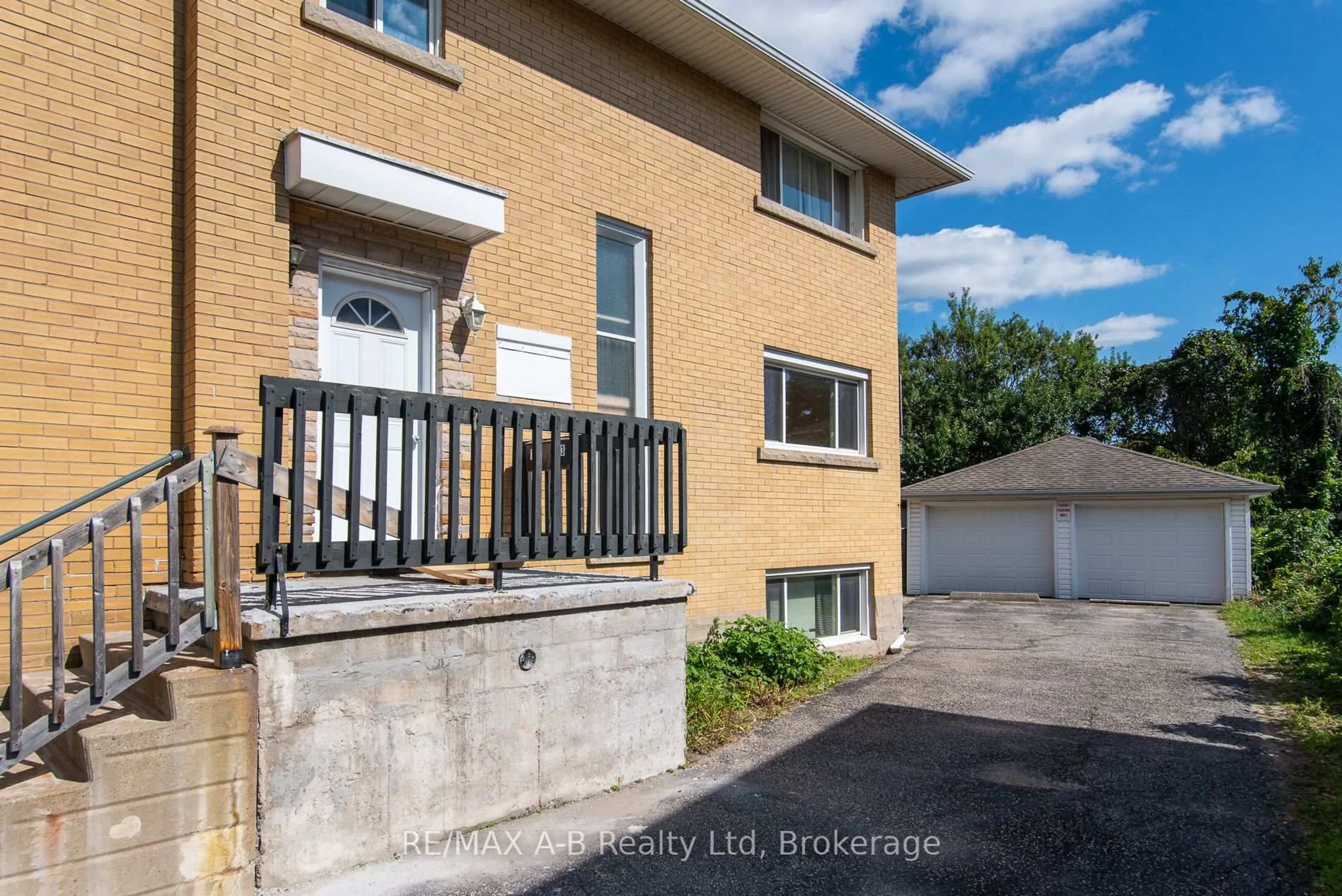 Unknown for 727 FREDERICK St, Kitchener Ontario N2B 2B3