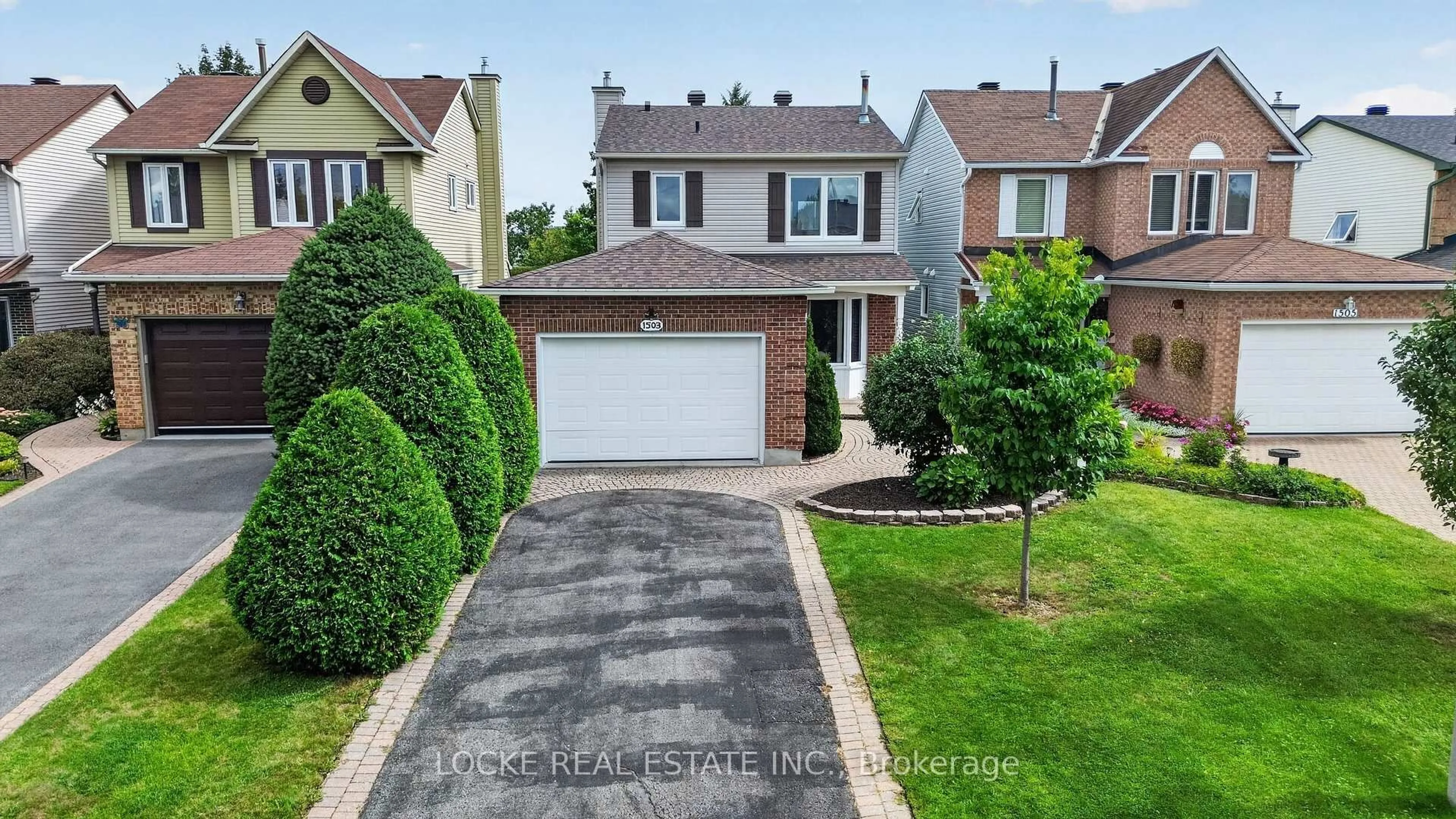 A pic from outside/outdoor area/front of a property/back of a property/a pic from drone, street for 1503 Kamouraska Circ, Ottawa Ontario K1C 3J1