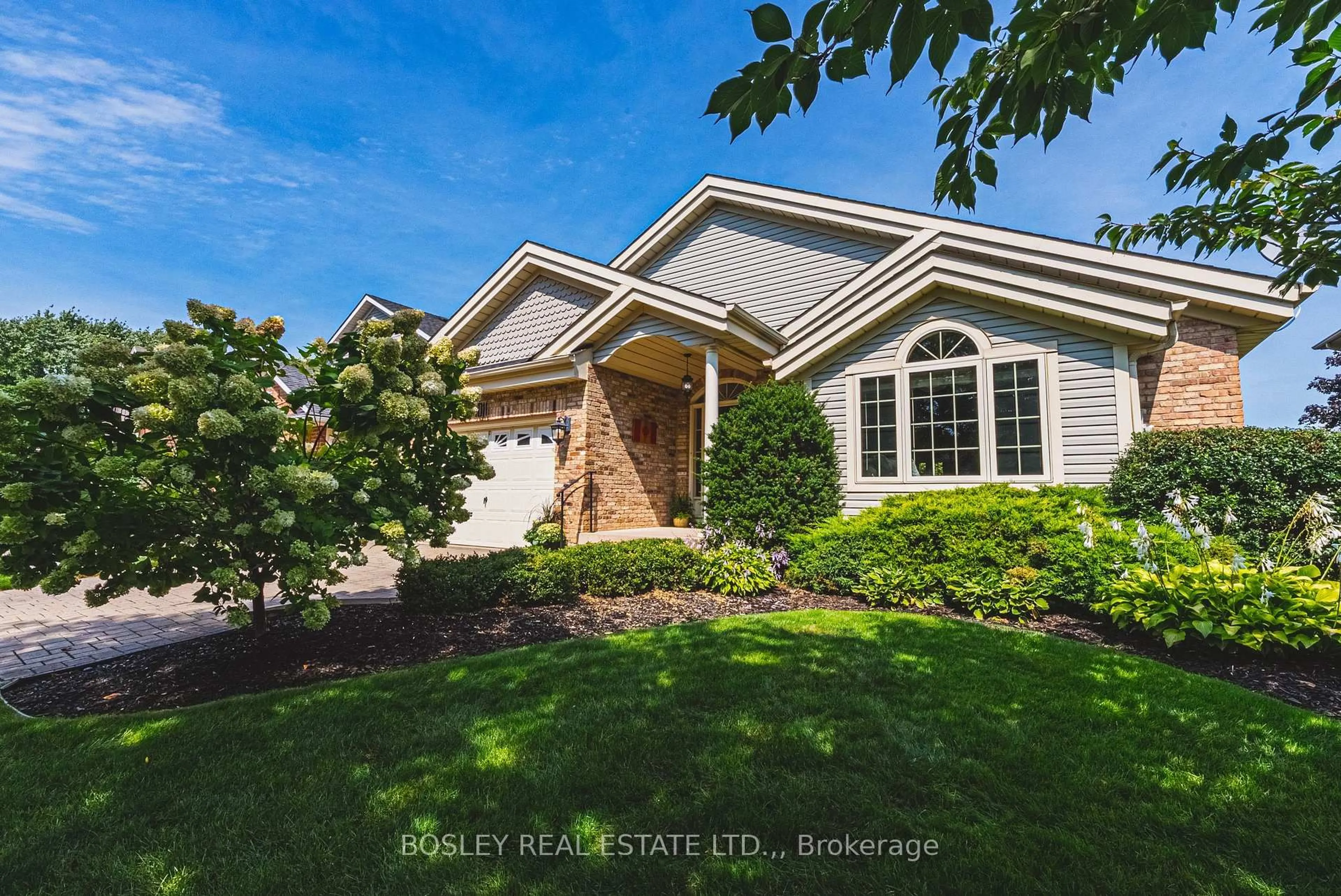 A pic from outside/outdoor area/front of a property/back of a property/a pic from drone, water/lake/river/ocean view for 4011 AZALEA Cres, Lincoln Ontario L0R 2C0