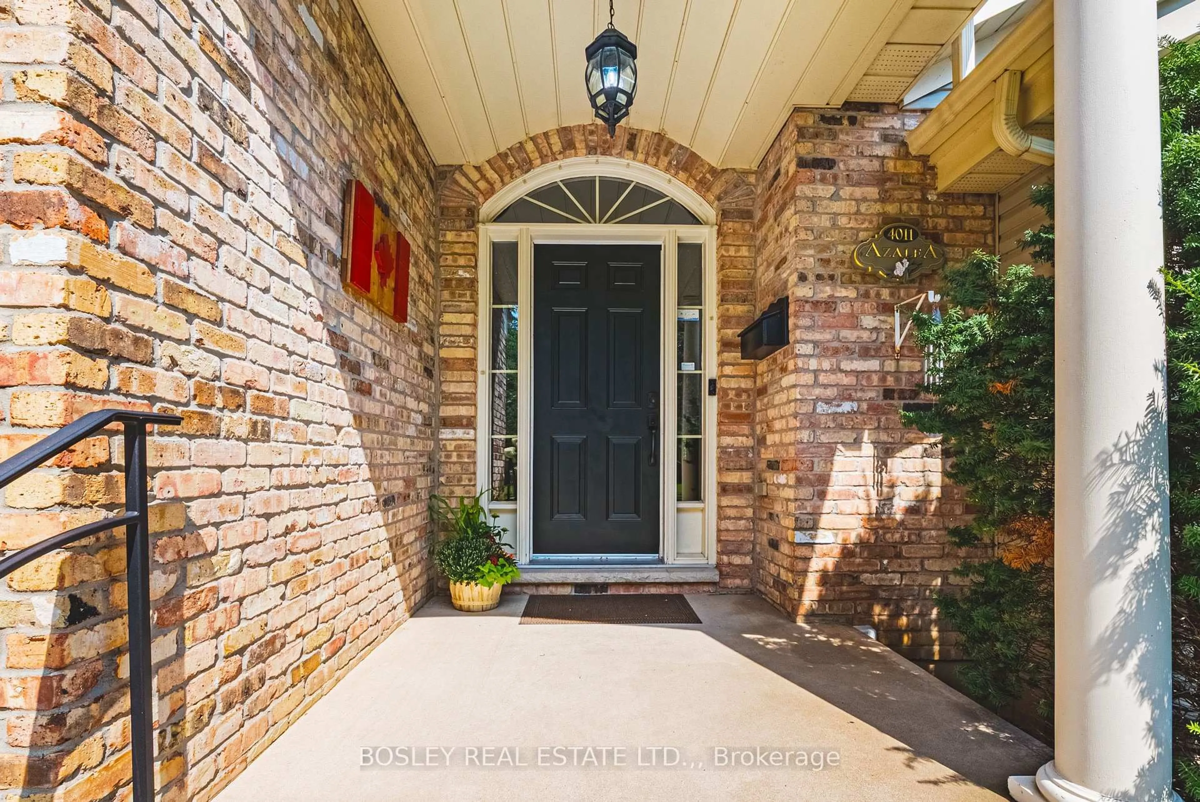 Indoor entryway for 4011 AZALEA Cres, Lincoln Ontario L0R 2C0