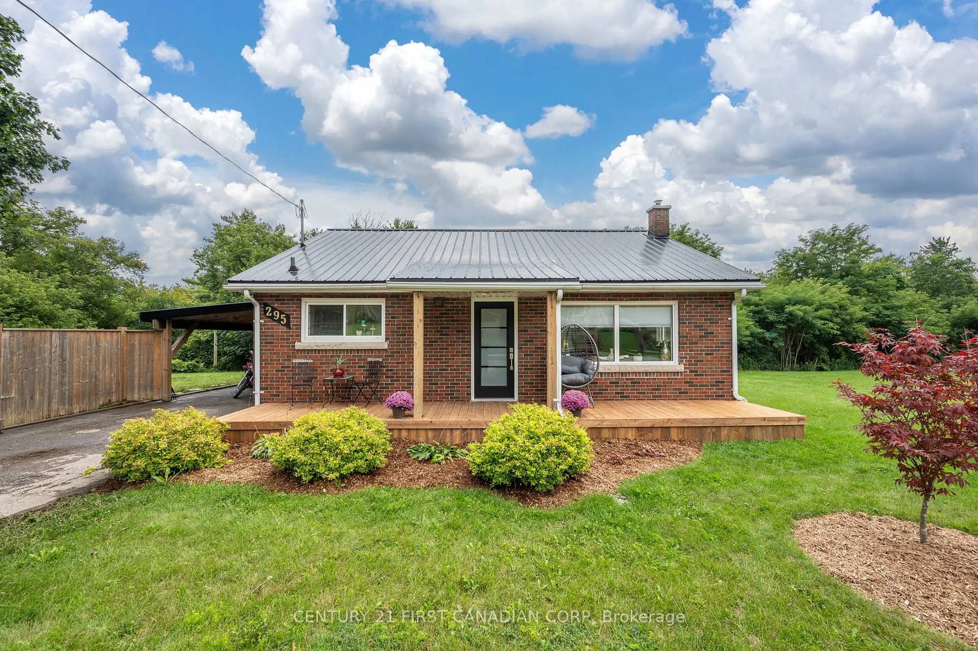 Home with brick exterior material, building for 295 Victoria St, Ingersoll Ontario N5C 2N3