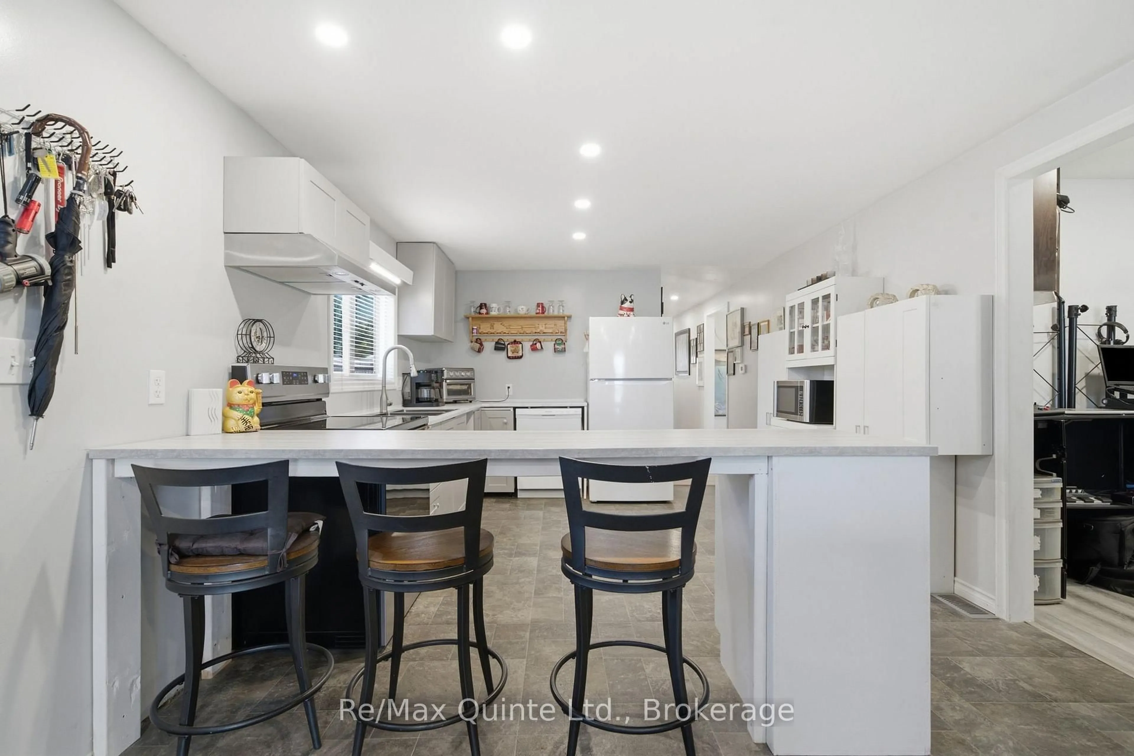 Open concept kitchen, ceramic/tile floor for 11 GROUSE Lane, Quinte West Ontario K8N 4Z3