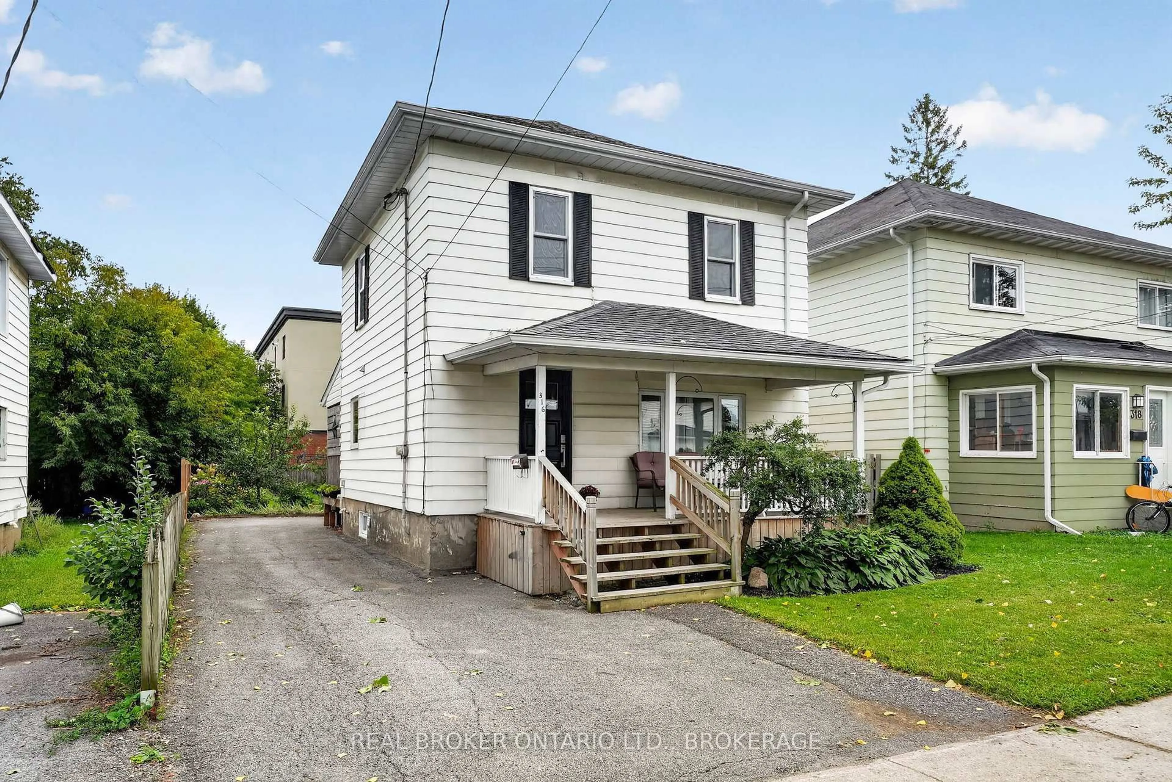 Home with vinyl exterior material, street for 316 Fourth St, Cornwall Ontario K6J 2S4