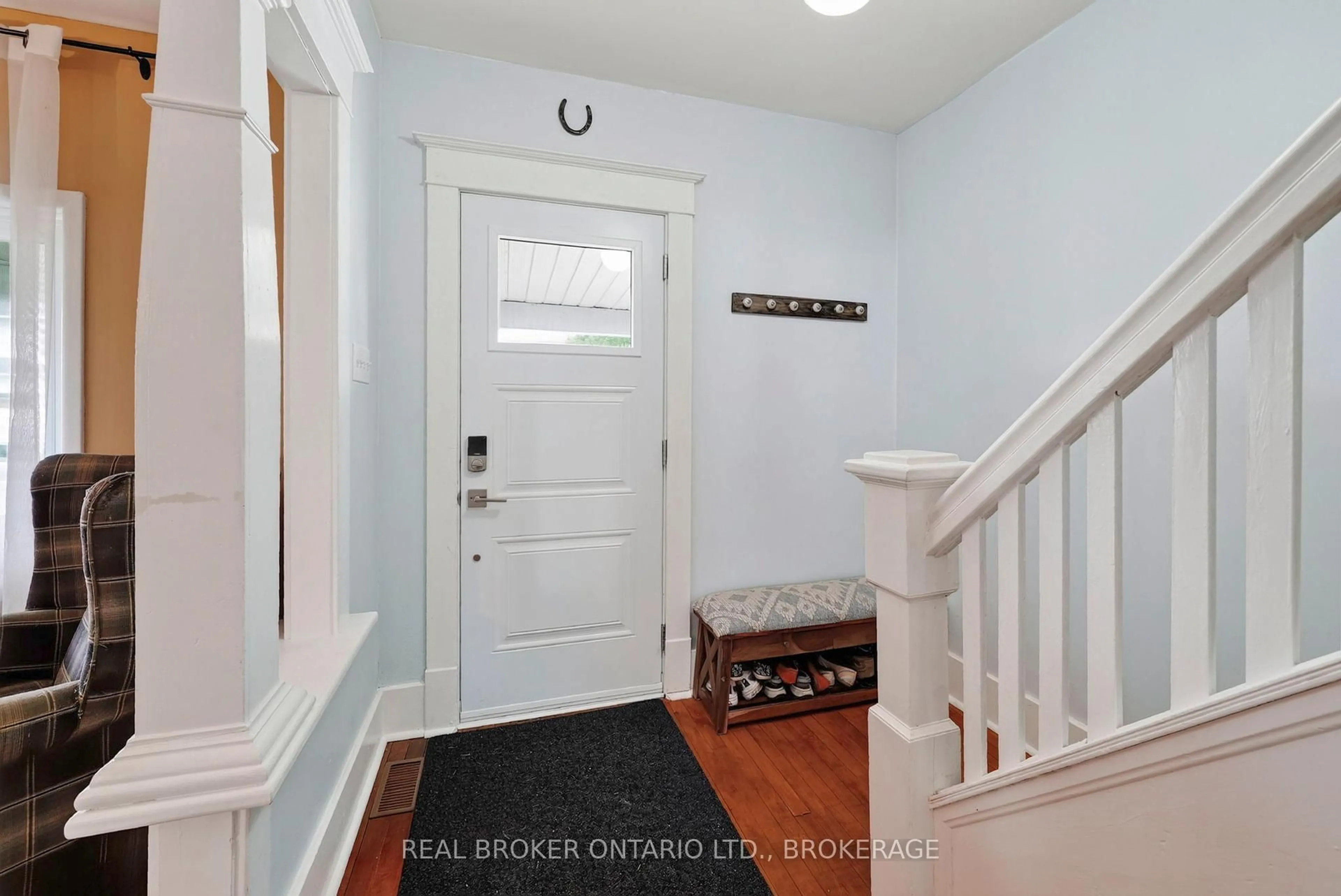 Indoor entryway for 316 Fourth St, Cornwall Ontario K6J 2S4