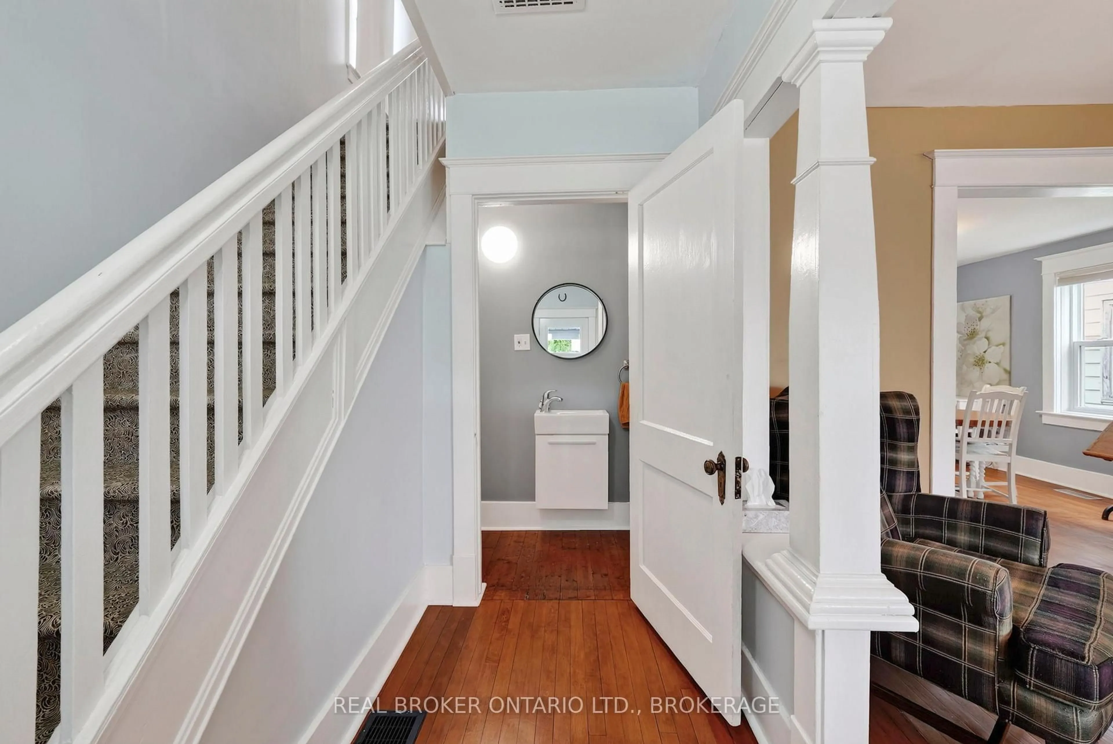 Indoor entryway for 316 Fourth St, Cornwall Ontario K6J 2S4