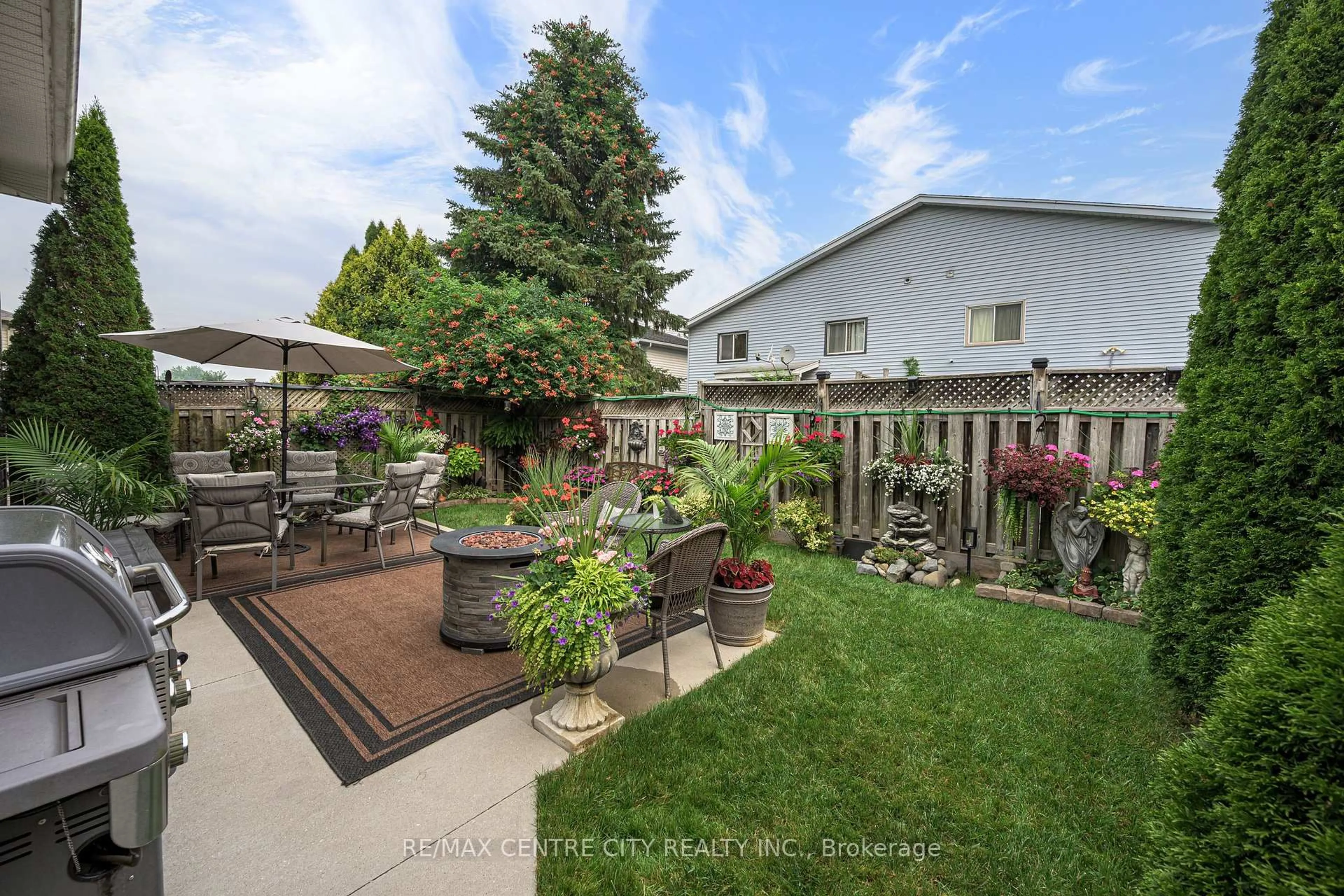 Patio, street for 128 Crimson Cres, London East Ontario N5W 6E9