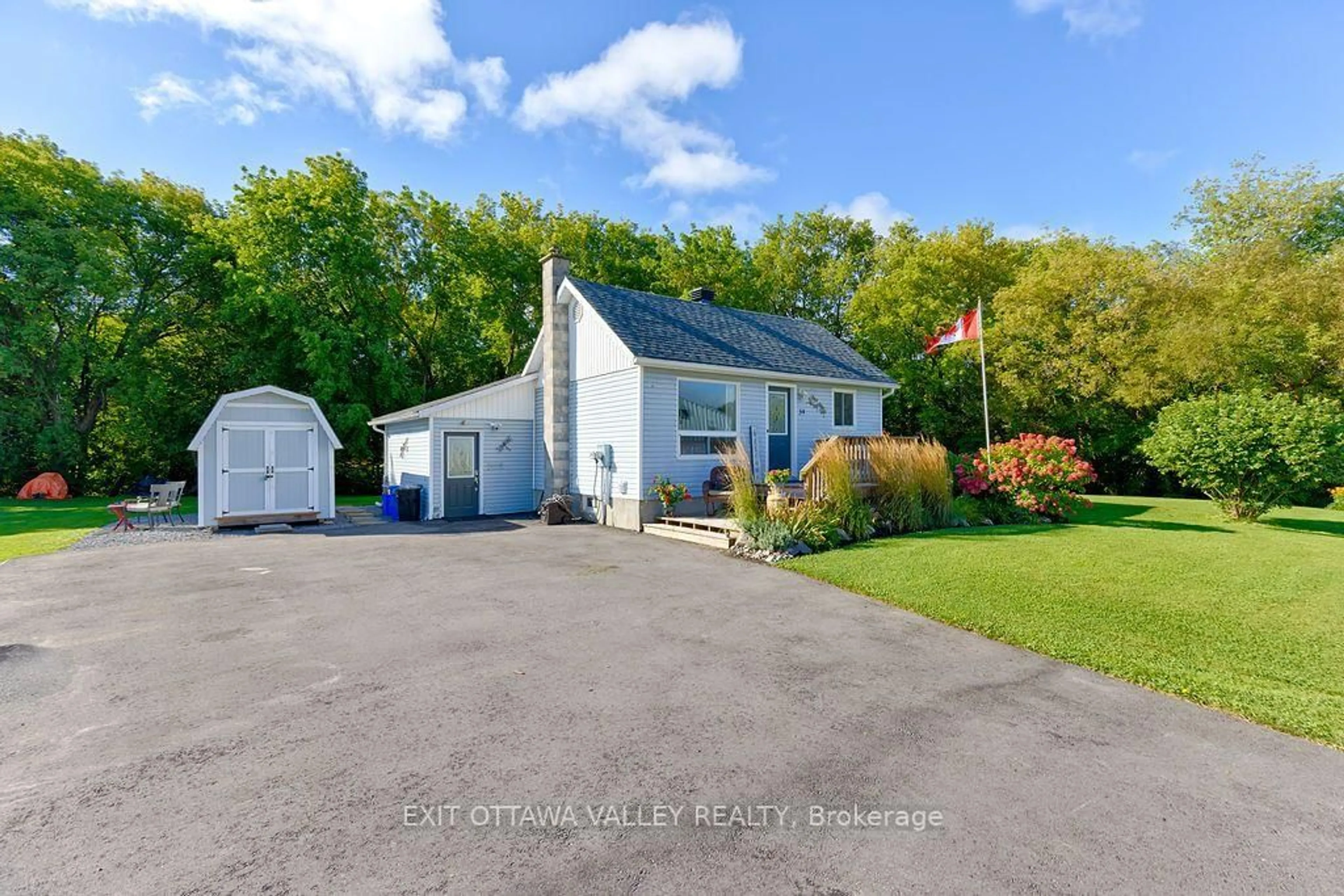 A pic from outside/outdoor area/front of a property/back of a property/a pic from drone, street for 39 Creek St, Westmeath Ontario K0J 2L0
