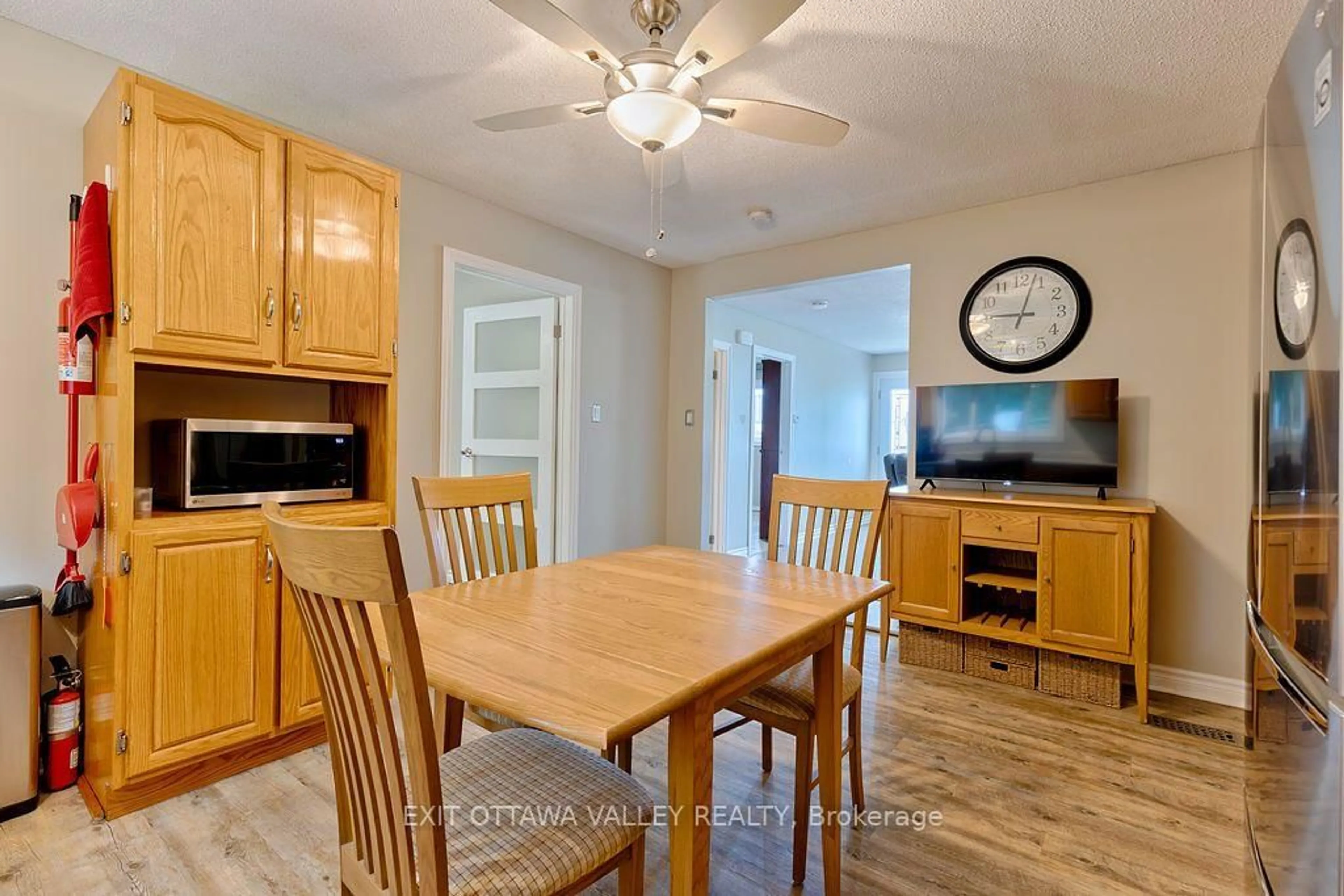 Open concept kitchen, wood/laminate floor for 39 Creek St, Westmeath Ontario K0J 2L0