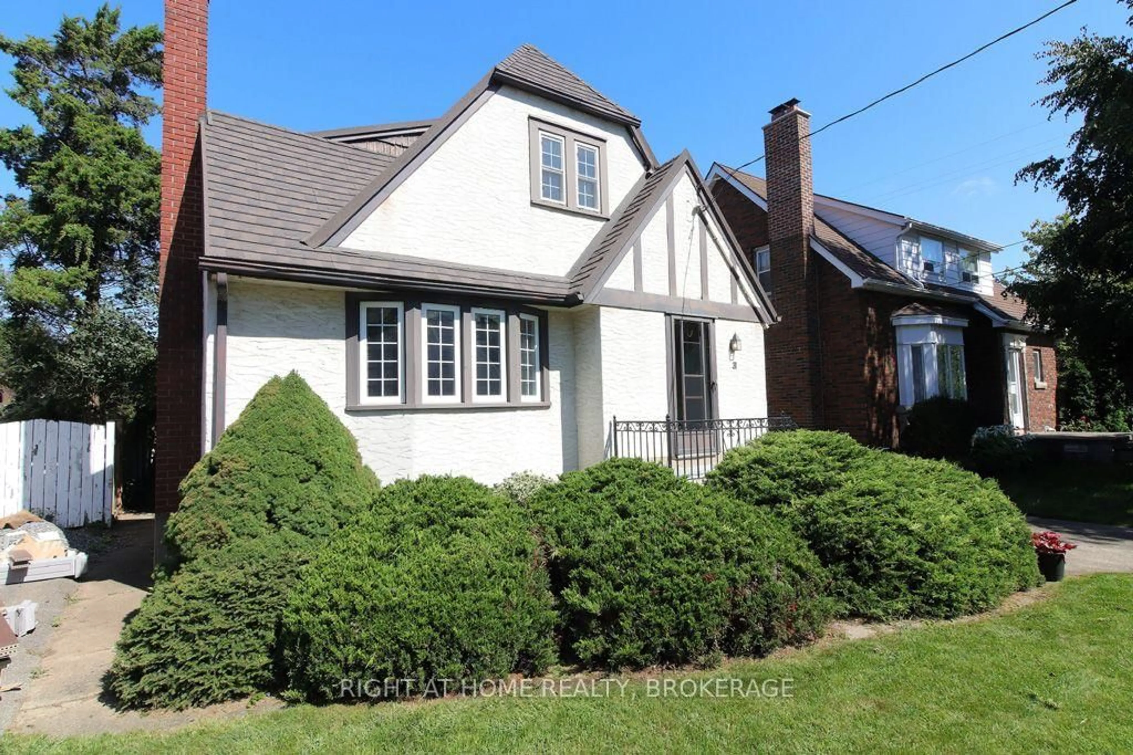 Home with brick exterior material, street for 31 Stuart Ave, St. Catharines Ontario L2R 1M8