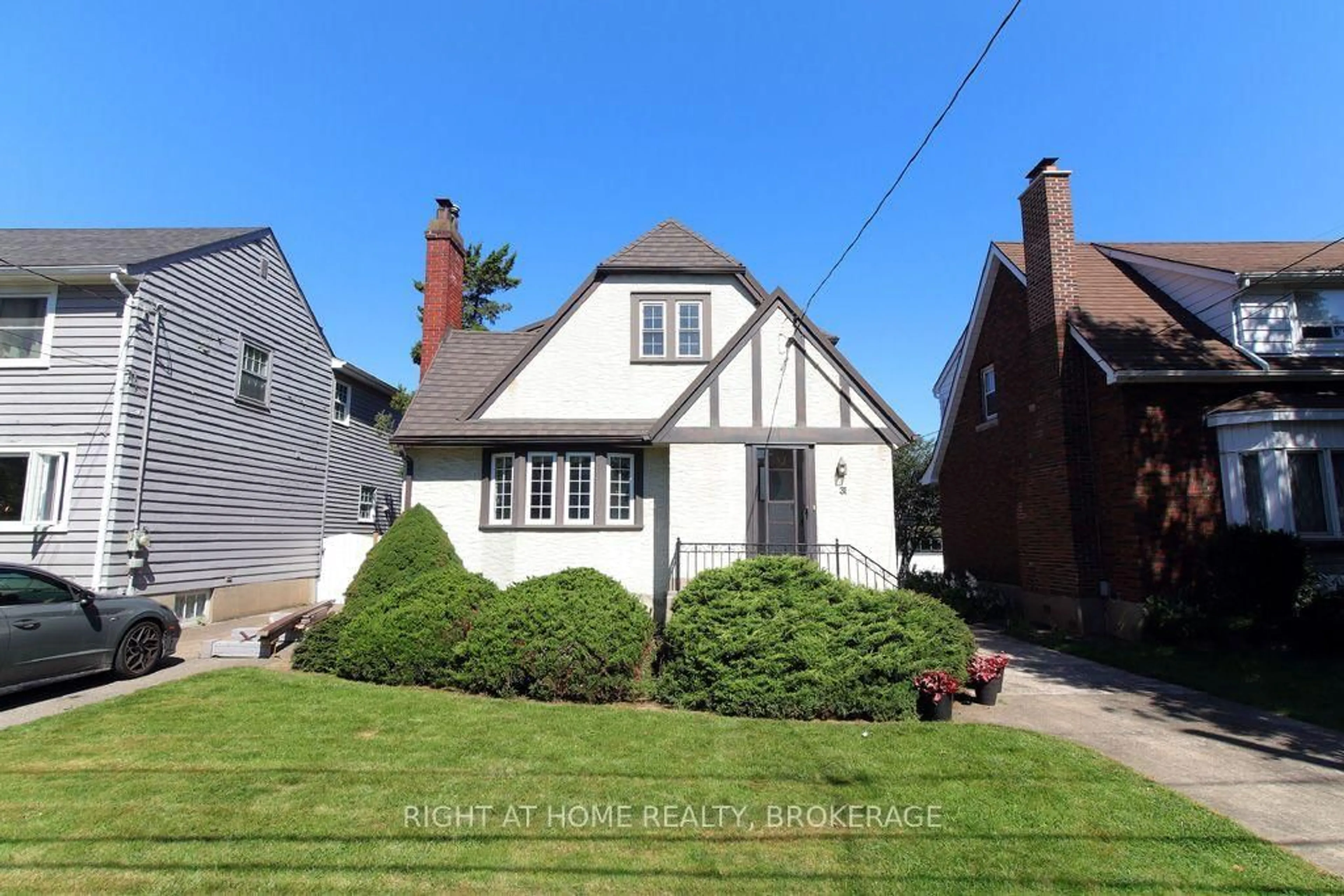 Home with brick exterior material, street for 31 Stuart Ave, St. Catharines Ontario L2R 1M8
