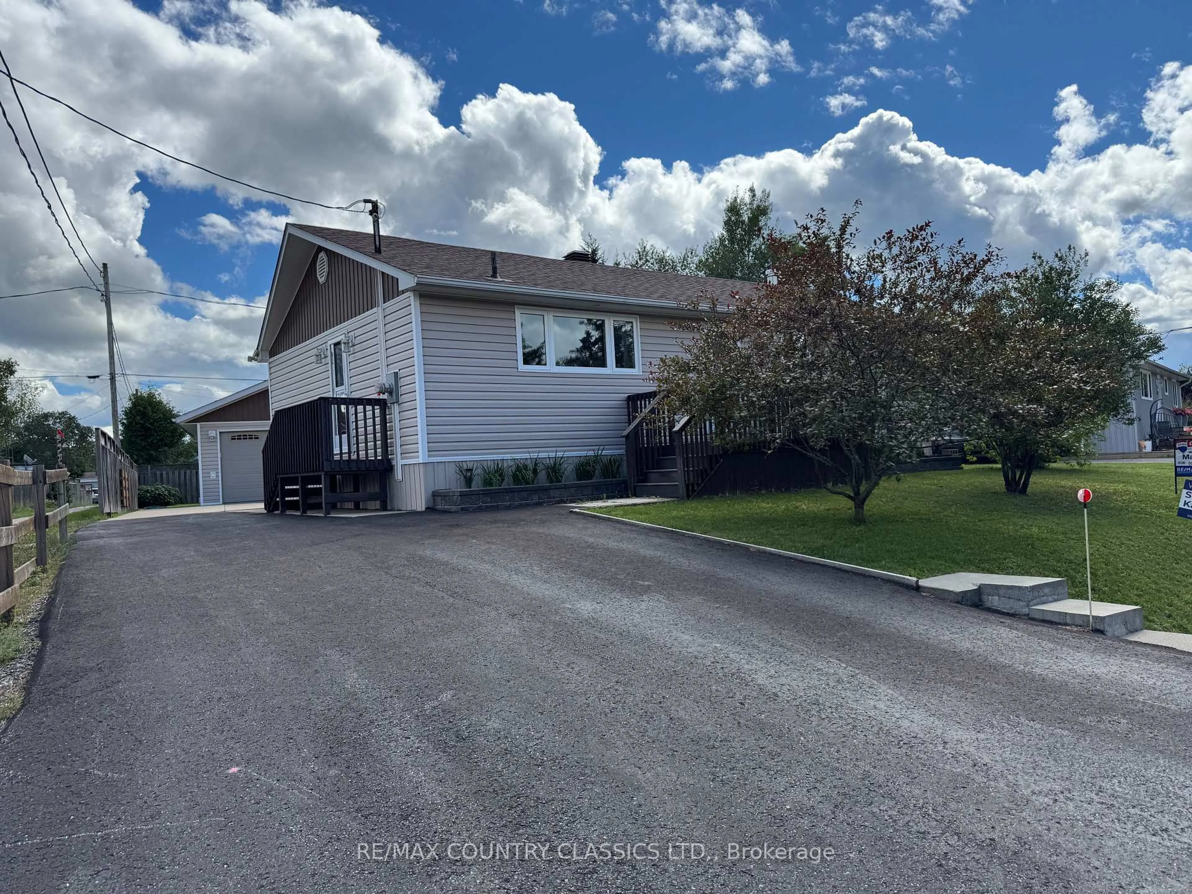 A pic from outside/outdoor area/front of a property/back of a property/a pic from drone, street for 89 Sprucedale St, Highlands East Ontario K0L 1M0