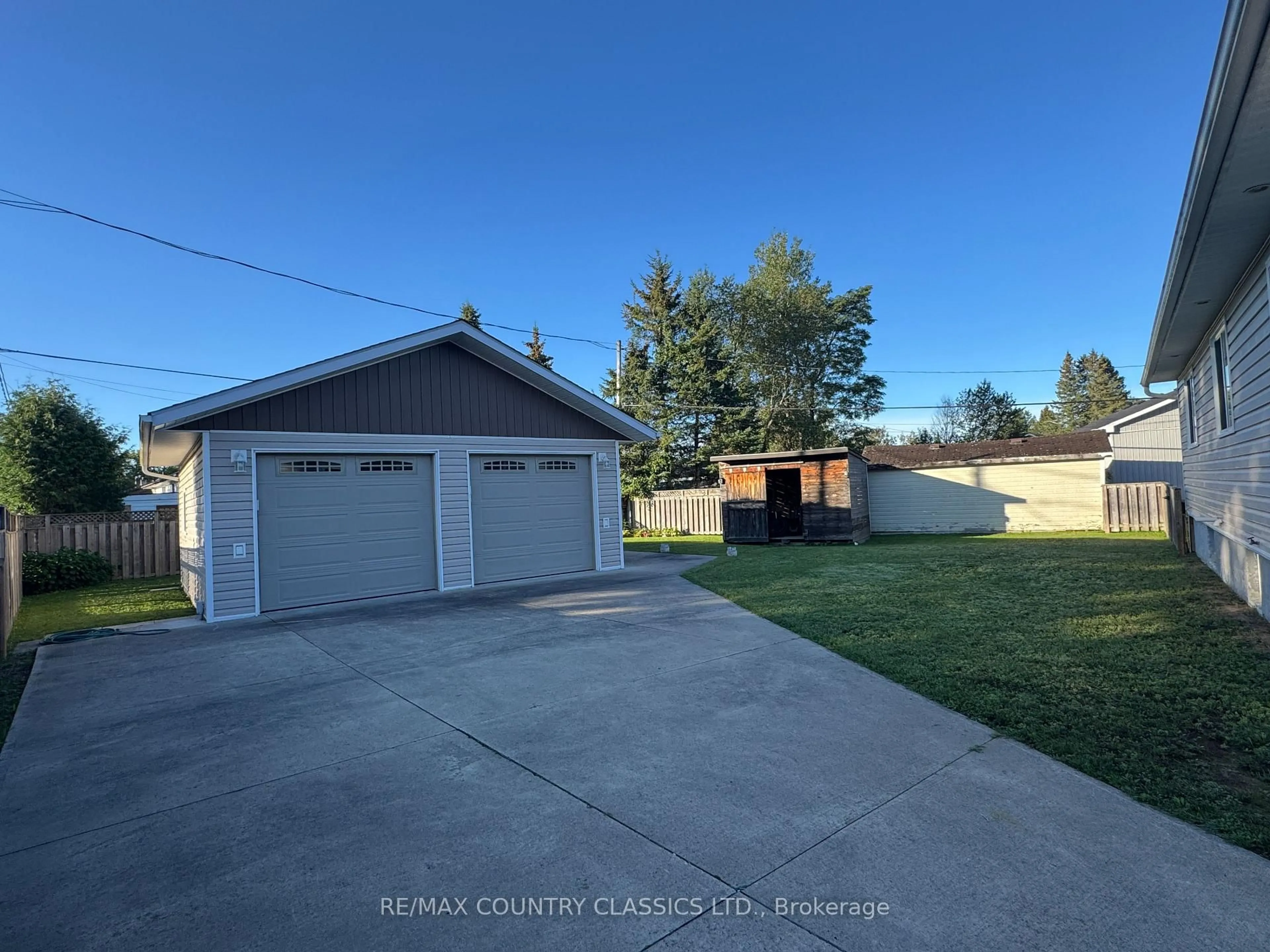 A pic from outside/outdoor area/front of a property/back of a property/a pic from drone, water/lake/river/ocean view for 89 Sprucedale St, Highlands East Ontario K0L 1M0