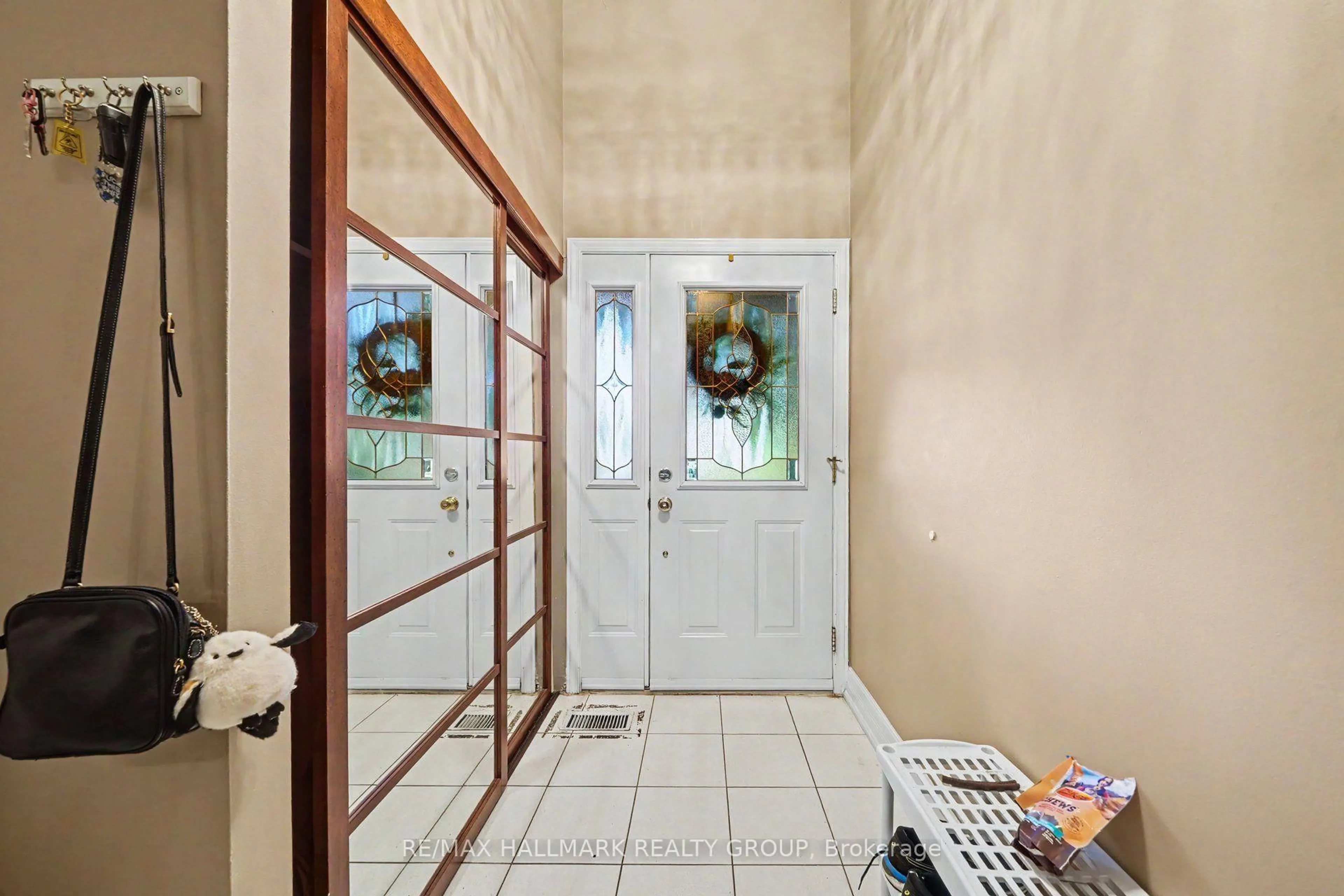 Indoor entryway for 5 Lansfield Way, Ottawa Ontario K2G 3V7