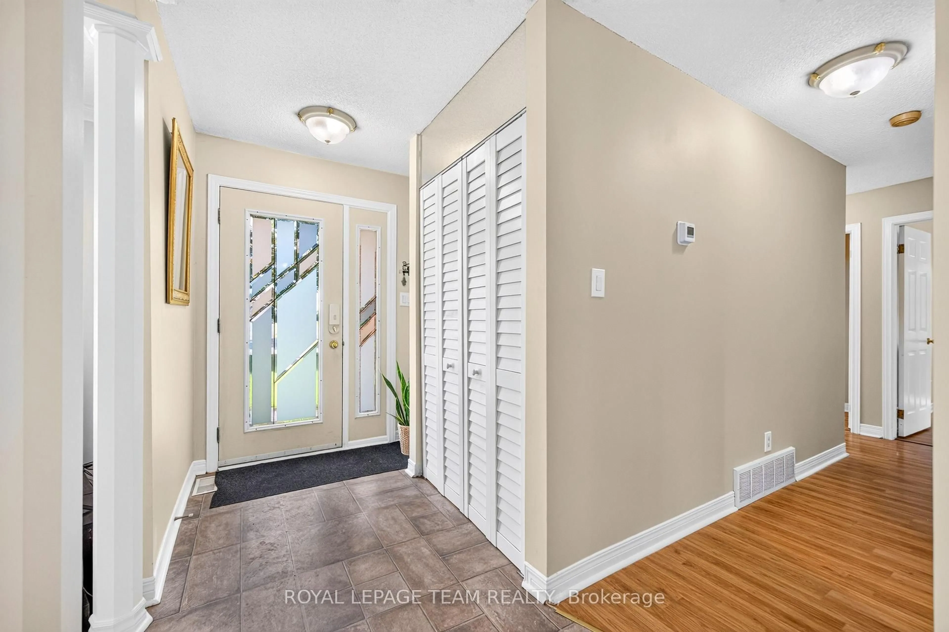 Indoor entryway for 2506 Rollin Rd, Clarence-Rockland Ontario K0A 3N0