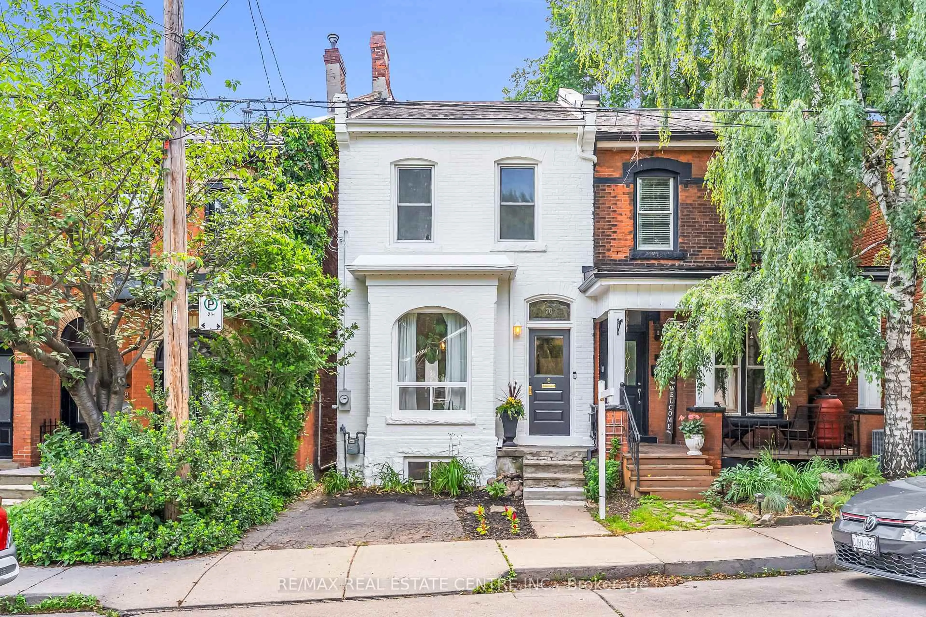 Home with brick exterior material, street for 76 Pearl St, Hamilton Ontario L8R 2Y9