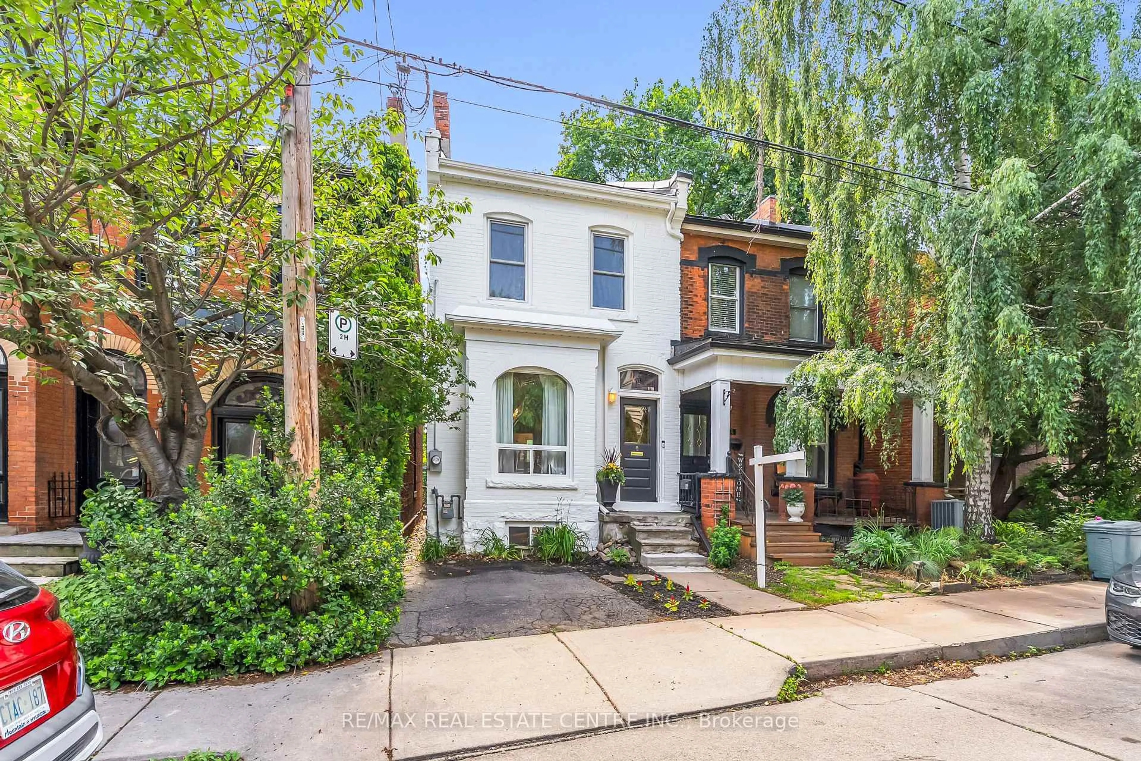 Home with brick exterior material, street for 76 Pearl St, Hamilton Ontario L8R 2Y9