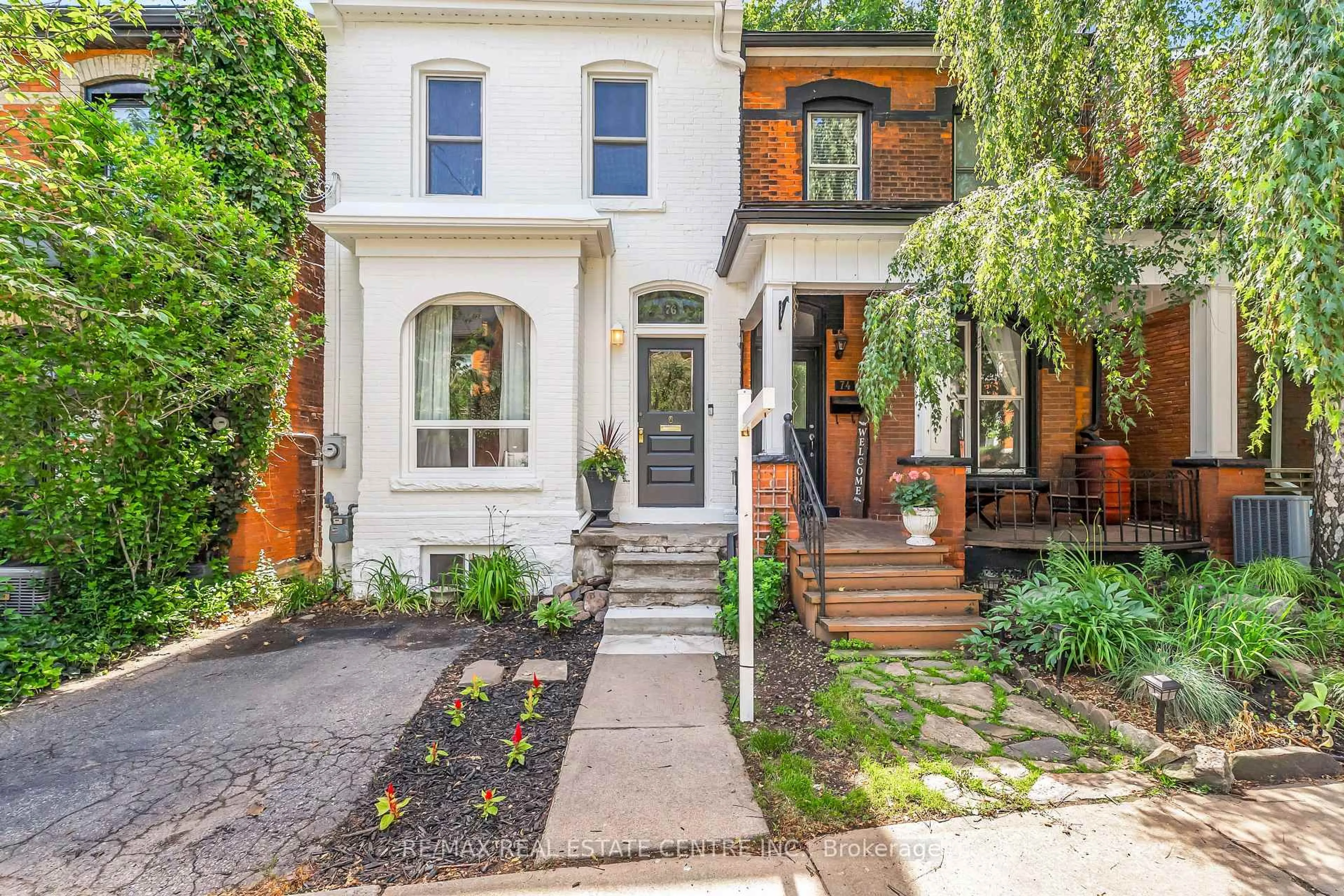 Home with brick exterior material, street for 76 Pearl St, Hamilton Ontario L8R 2Y9