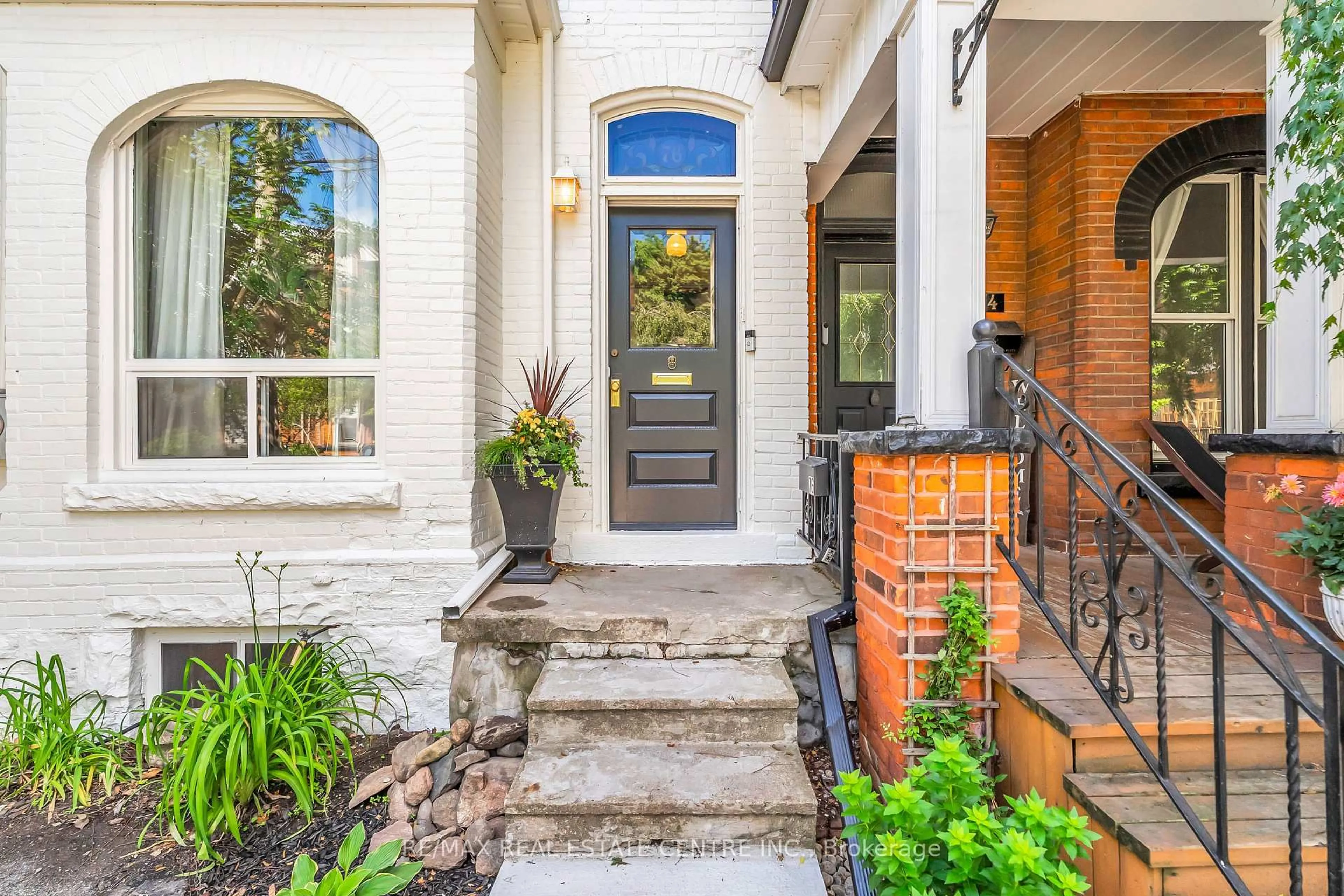 Home with brick exterior material, street for 76 Pearl St, Hamilton Ontario L8R 2Y9