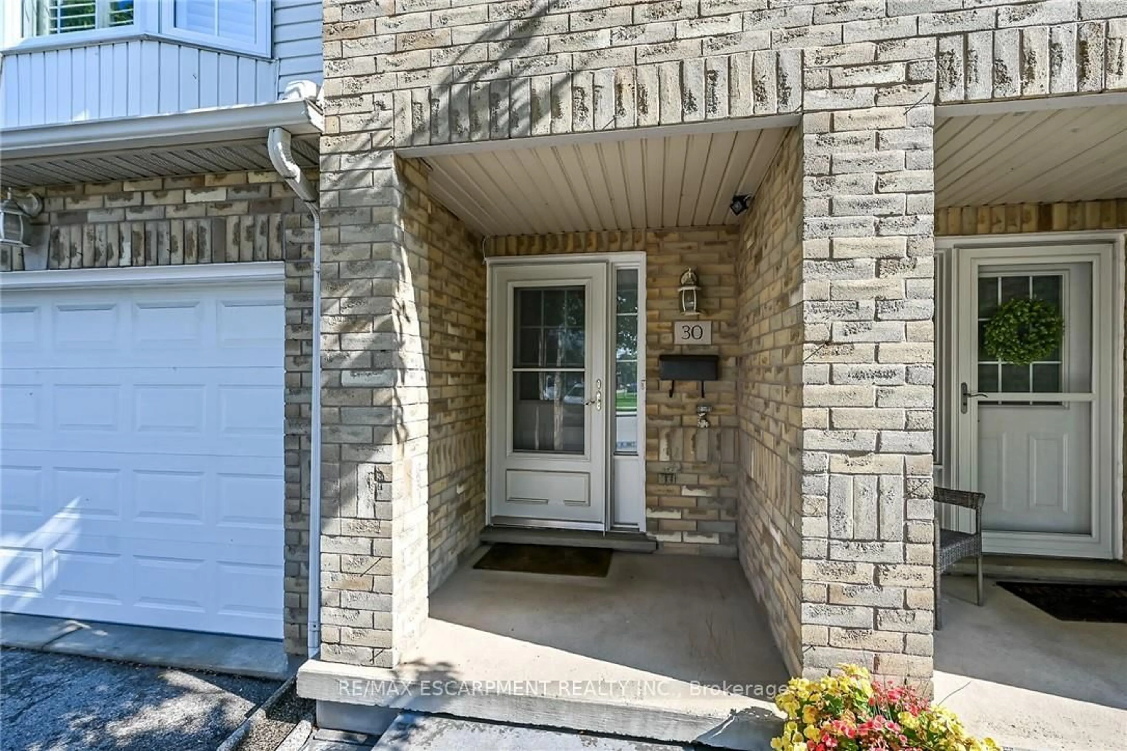 Indoor entryway for 485 Green Rd #30, Hamilton Ontario L8E 6A8