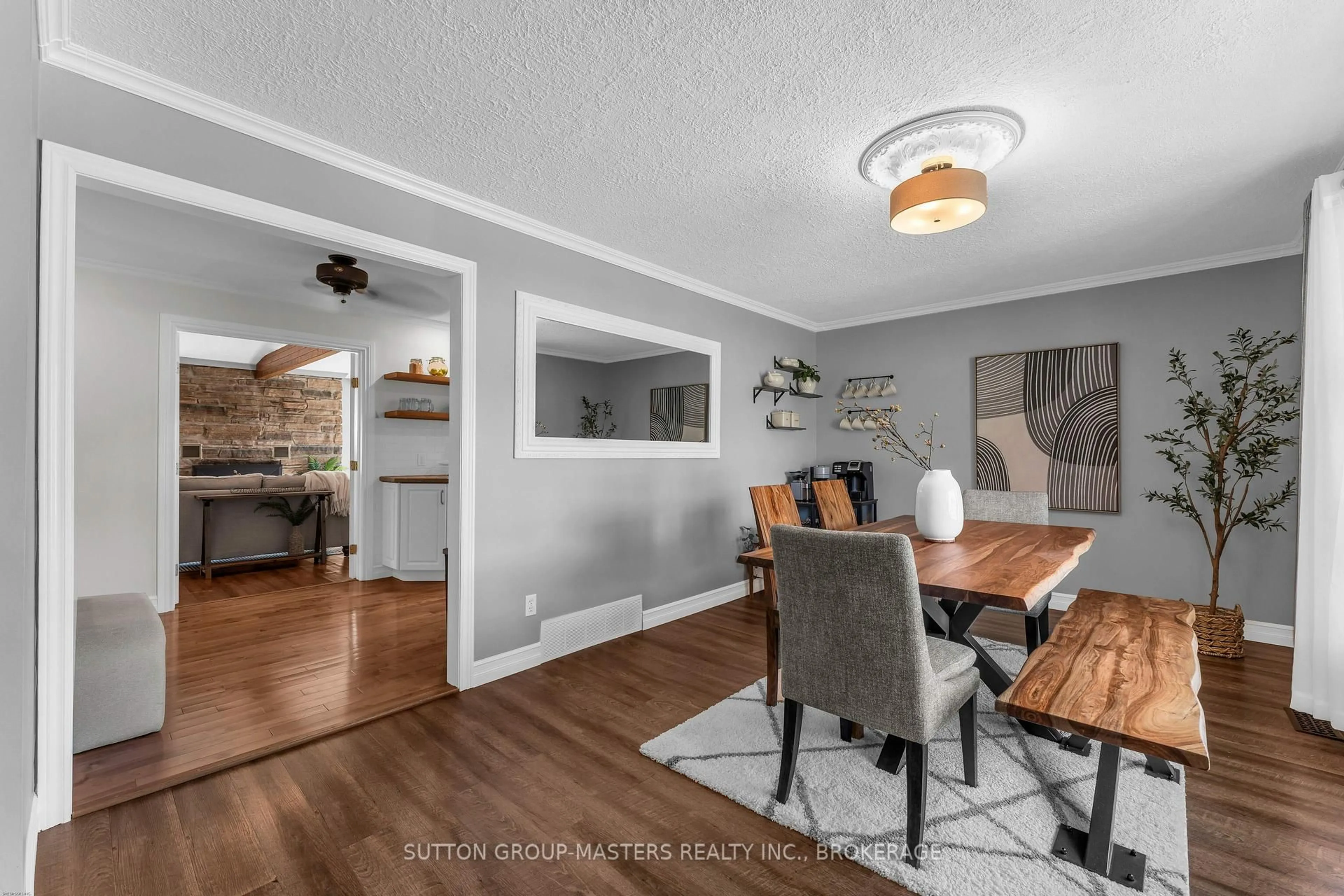 Dining room, wood/laminate floor for 11 Chesterfield Dr, Loyalist Ontario K7N 1M3