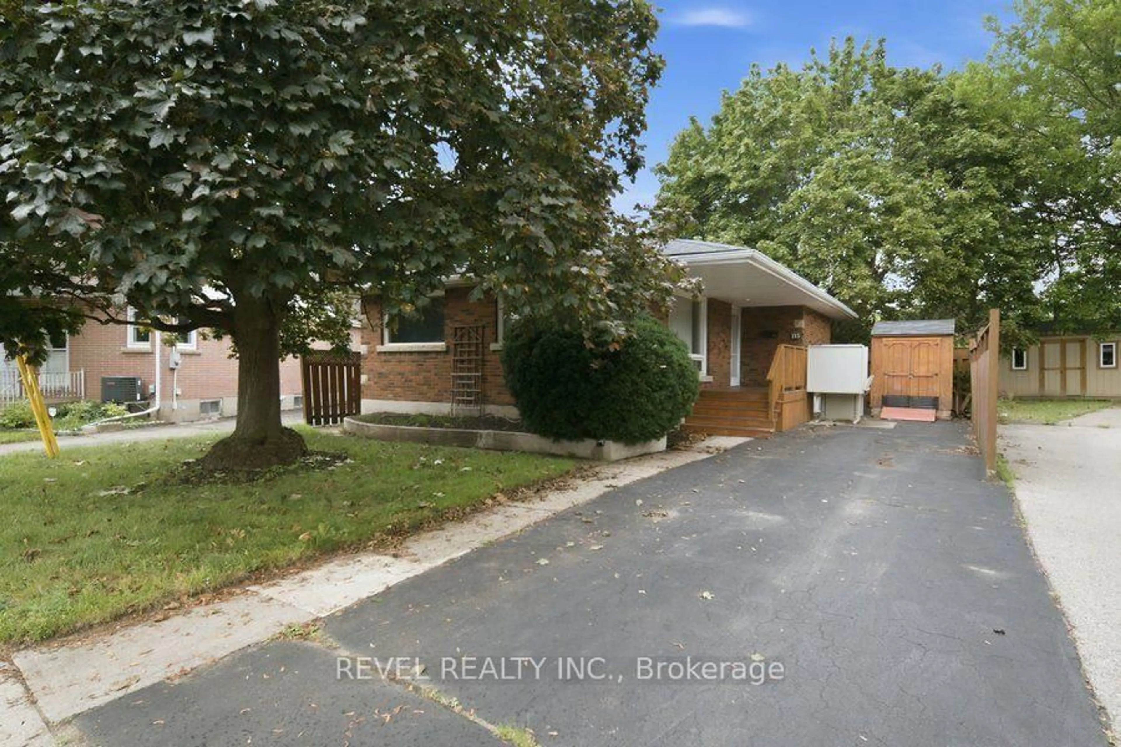 Unknown for 115 Tenth Ave, Brantford Ontario N3S 1G5