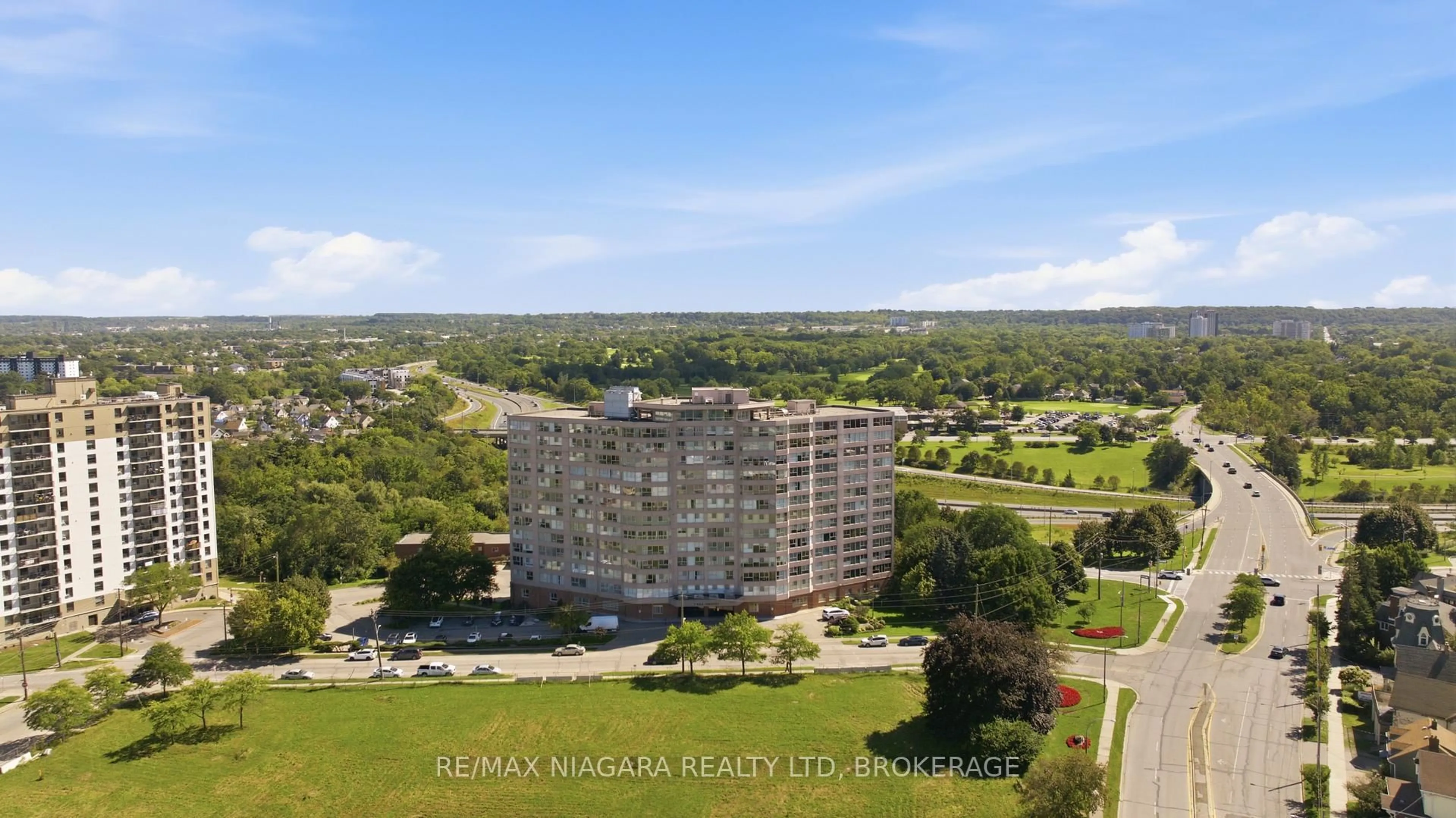 A pic from outside/outdoor area/front of a property/back of a property/a pic from drone, building for 7 Gale Cres #411, St. Catharines Ontario L2R 7M8