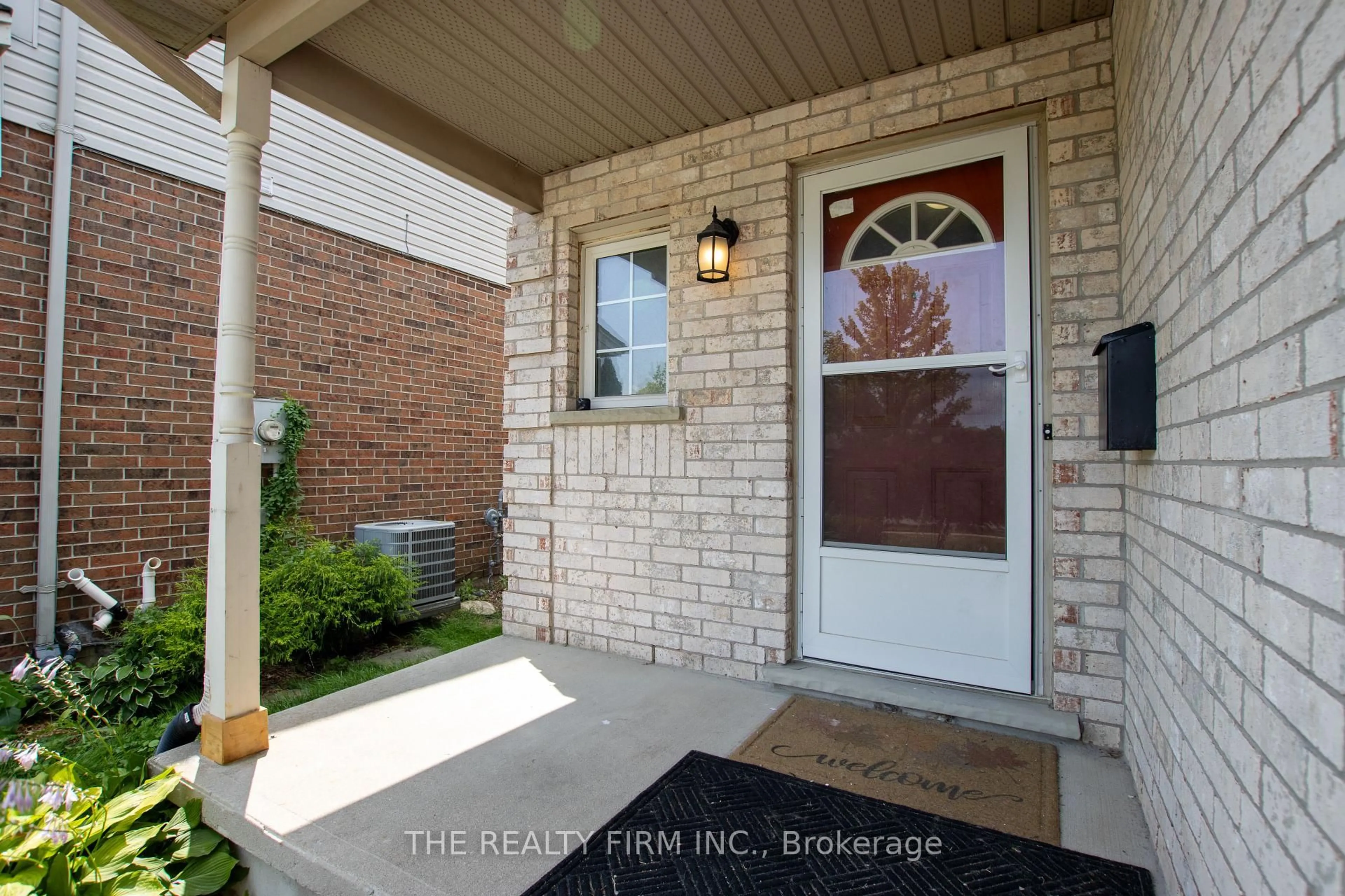 Indoor entryway for 382 Lighthouse Rd, London South Ontario N6M 1J1