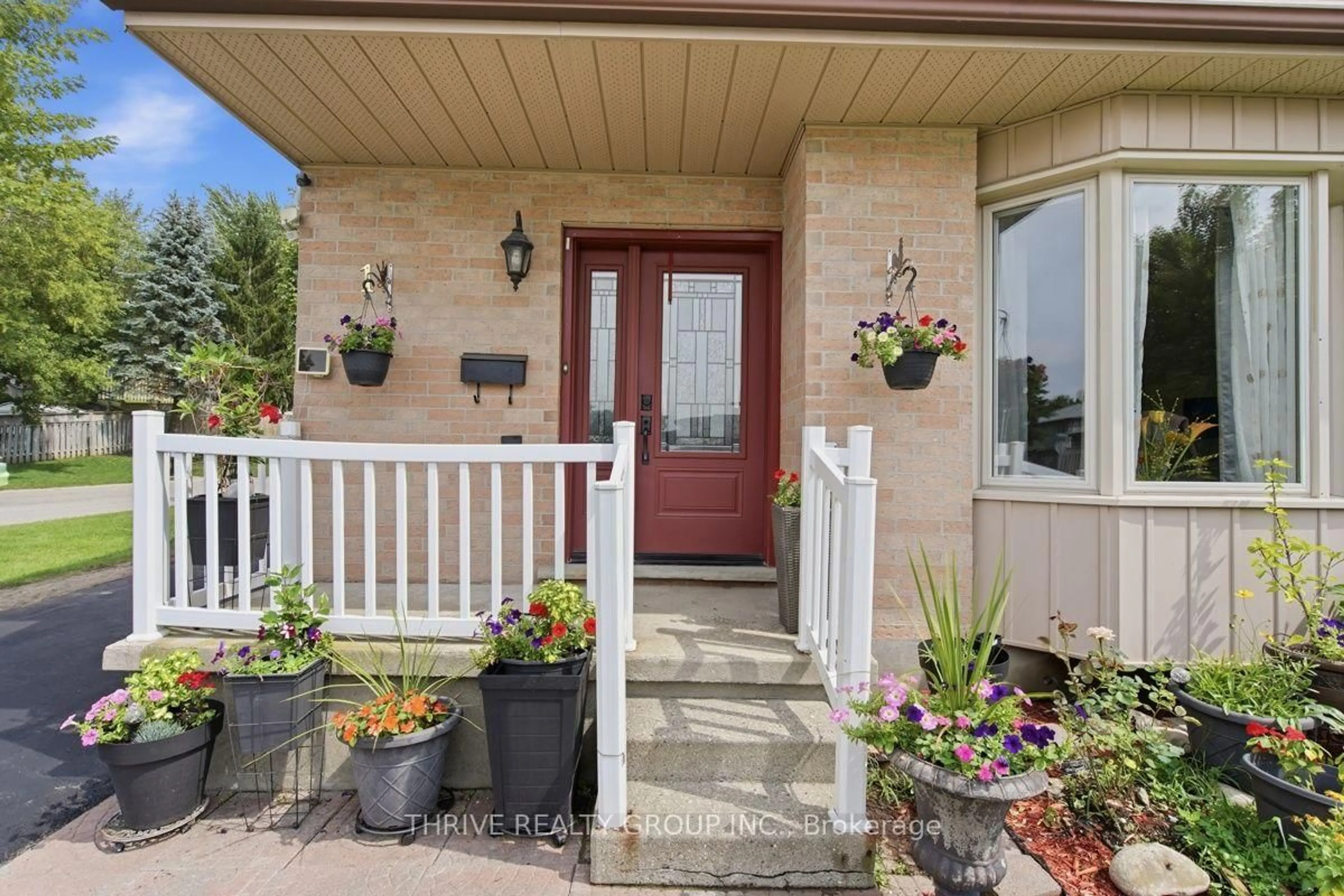 Indoor entryway for 1 Tanner Dr, London East Ontario N5W 6B6