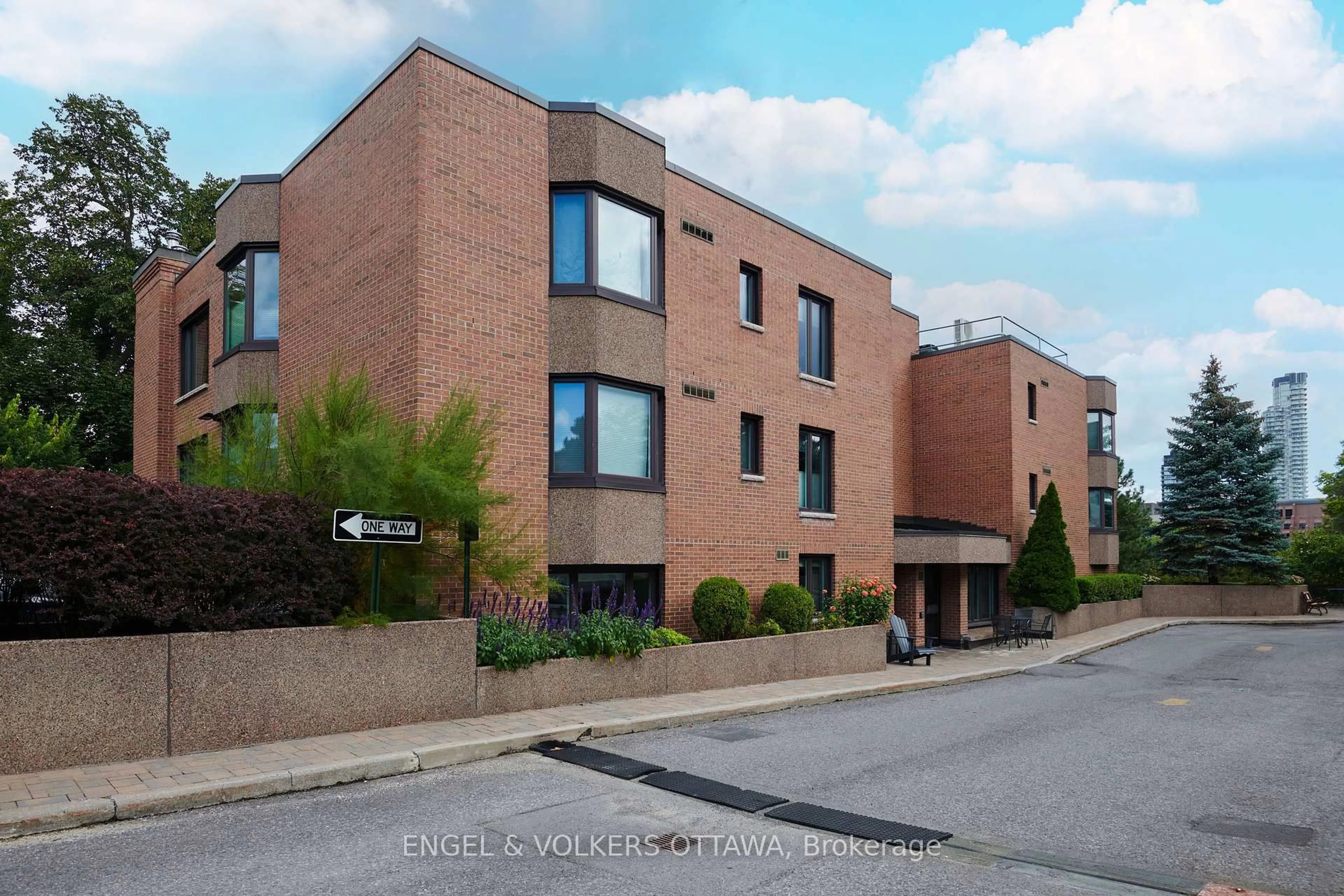 Home with brick exterior material, building for 257 Botanica Private #40, Ottawa Ontario K1Y 4P8