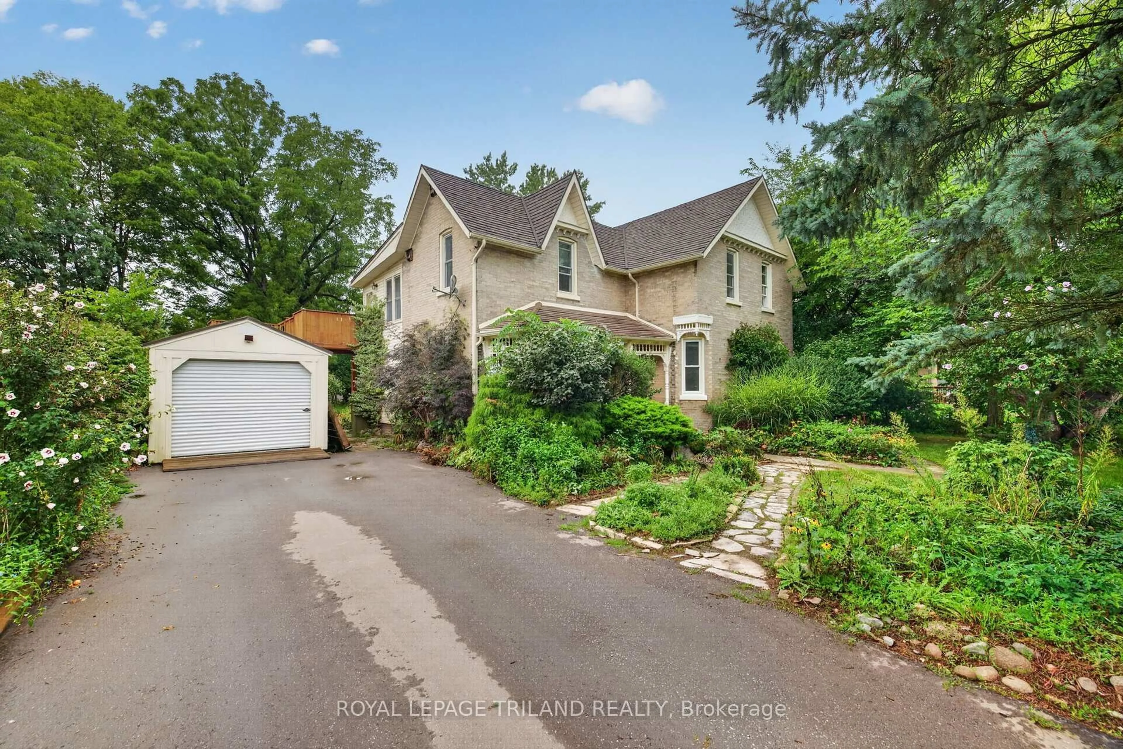 A pic from outside/outdoor area/front of a property/back of a property/a pic from drone, street for 3289 River St, Brooke-Alvinston Ontario N0N 1A0