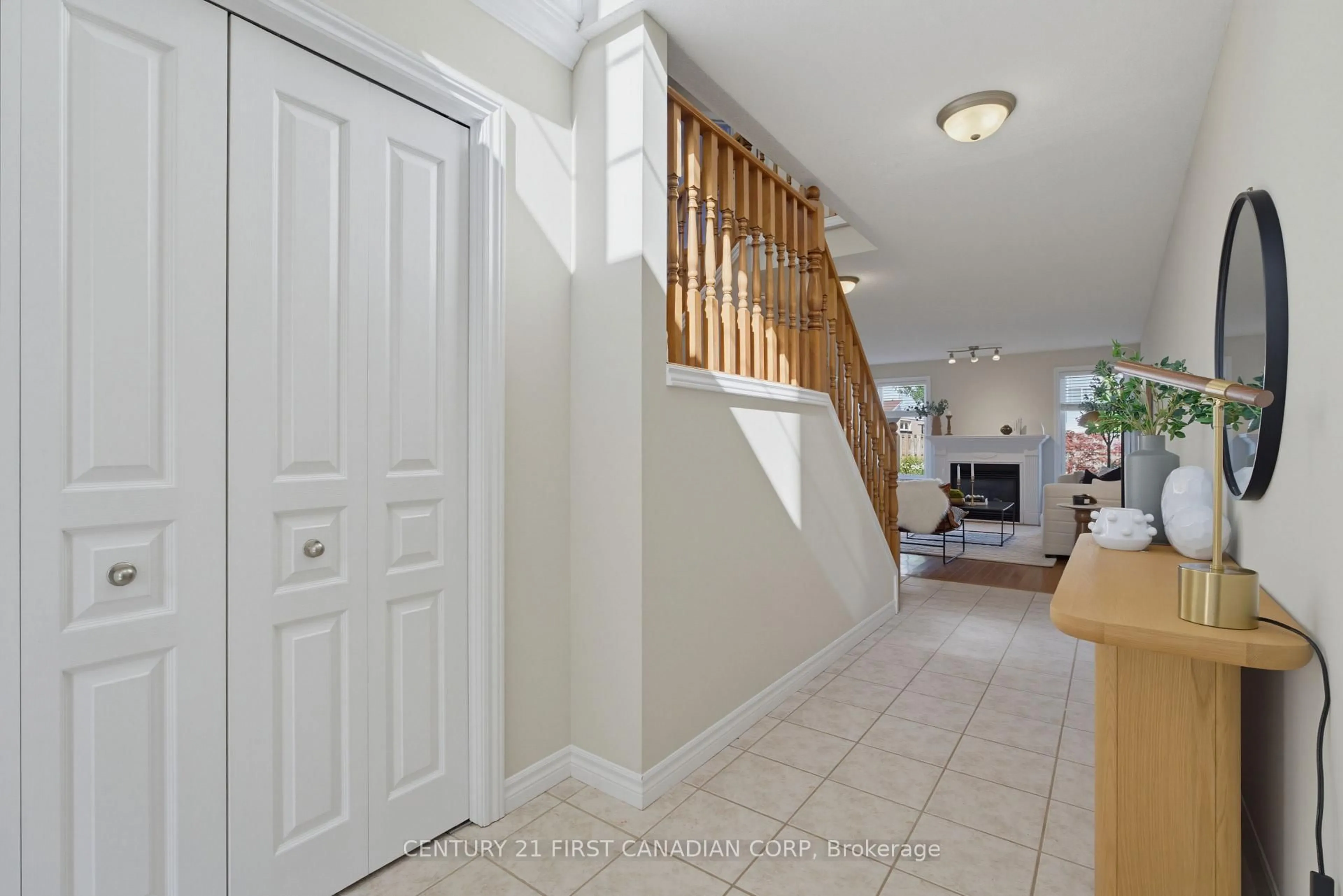 Indoor entryway for 1748 Ennismore Cres, London North Ontario N6G 5N2