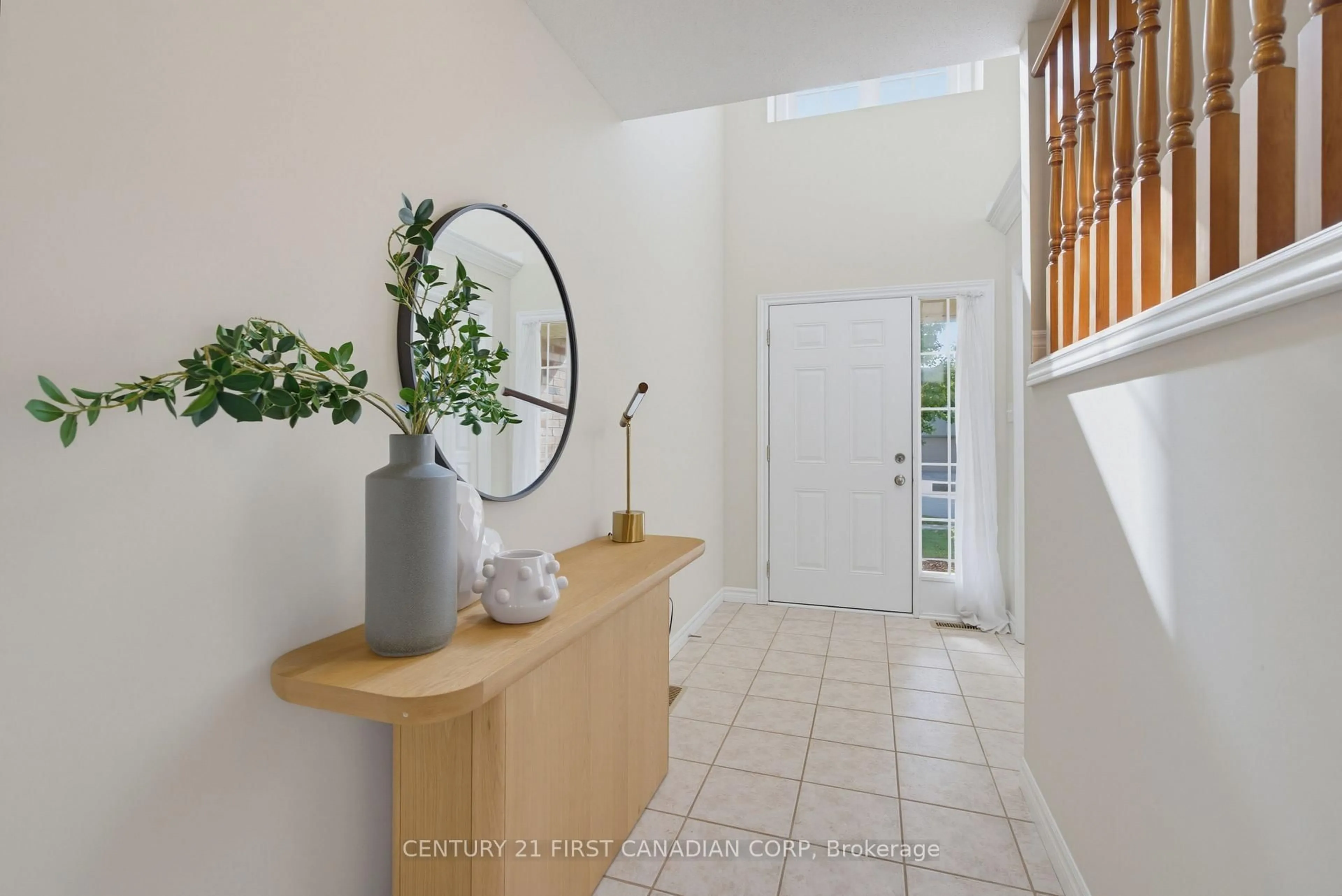 Indoor entryway for 1748 Ennismore Cres, London North Ontario N6G 5N2