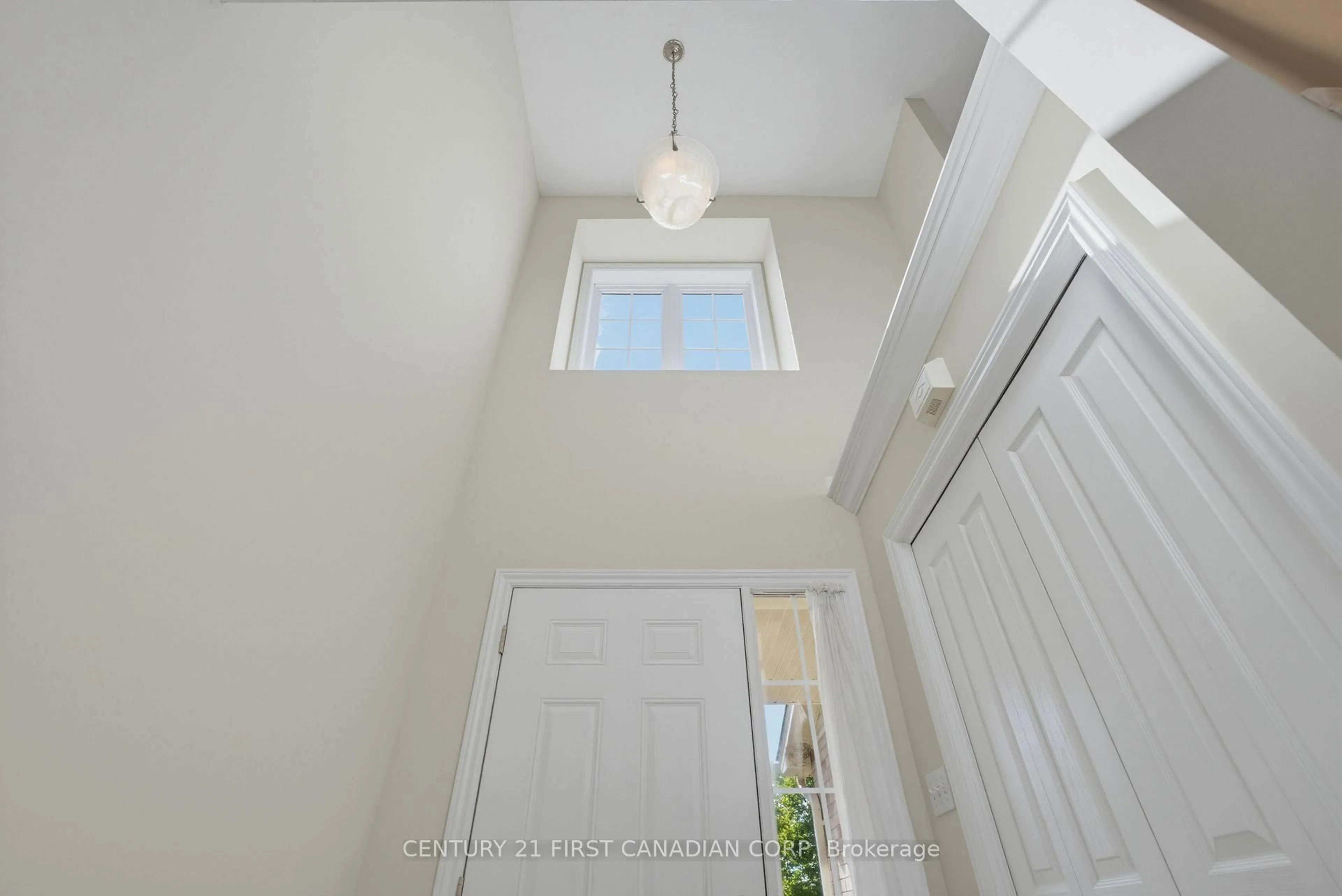 Indoor entryway for 1748 Ennismore Cres, London North Ontario N6G 5N2