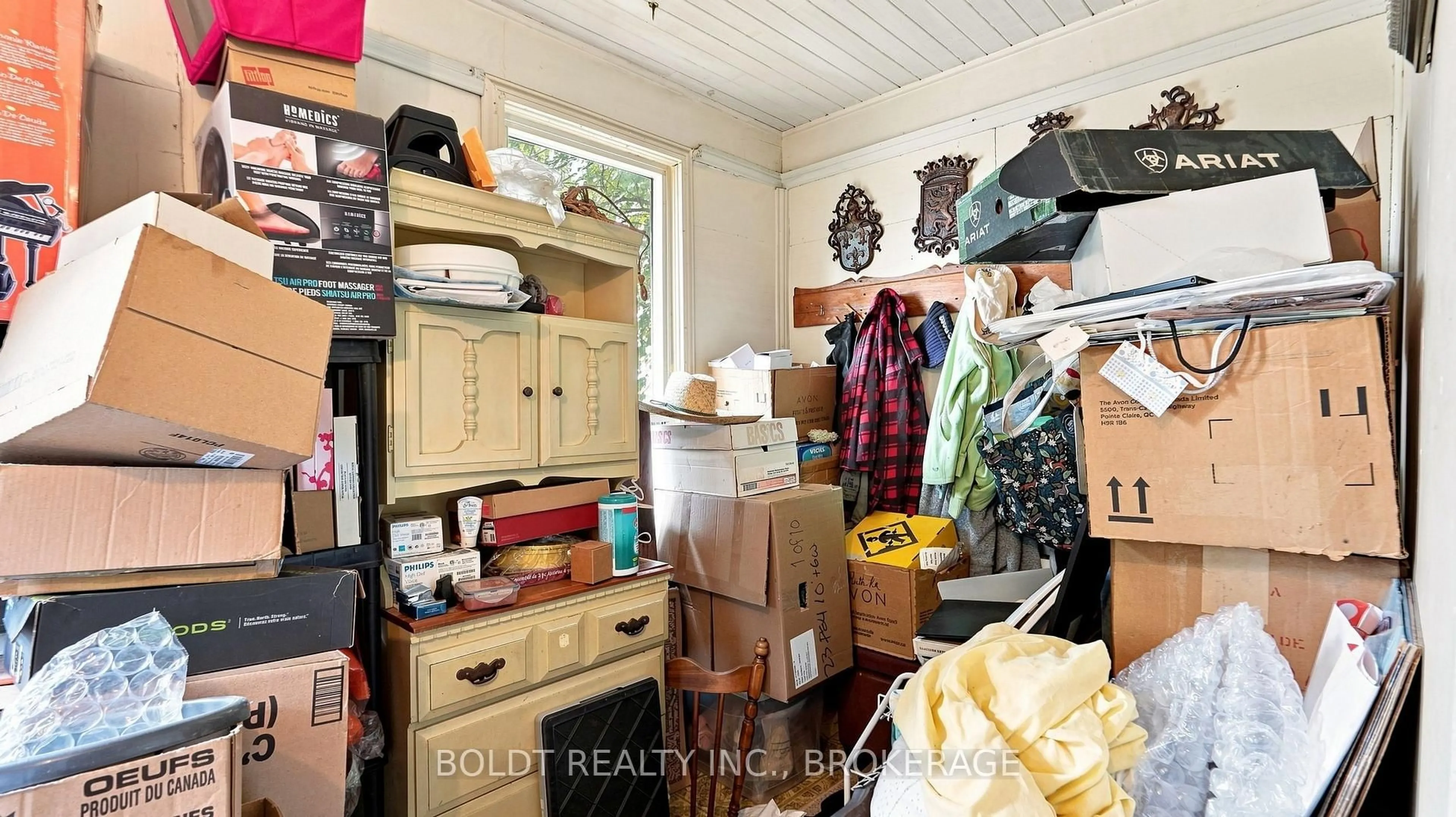 Storage room or clothes room or walk-in closet for 53 Carlton St, St. Catharines Ontario L2R 1P7