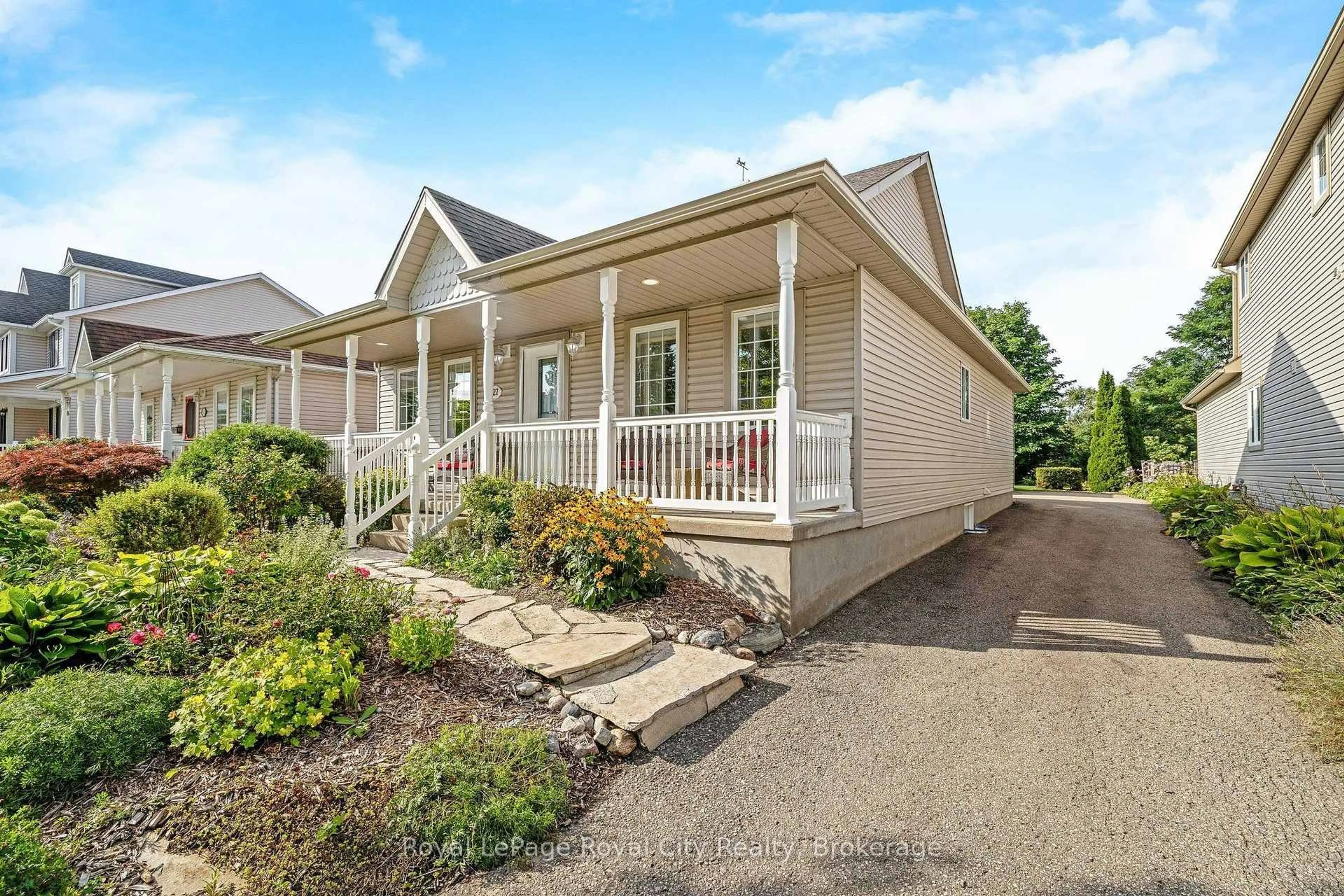 Home with vinyl exterior material, street for 127 Old Maple Blvd, Guelph/Eramosa Ontario N0B 2K0