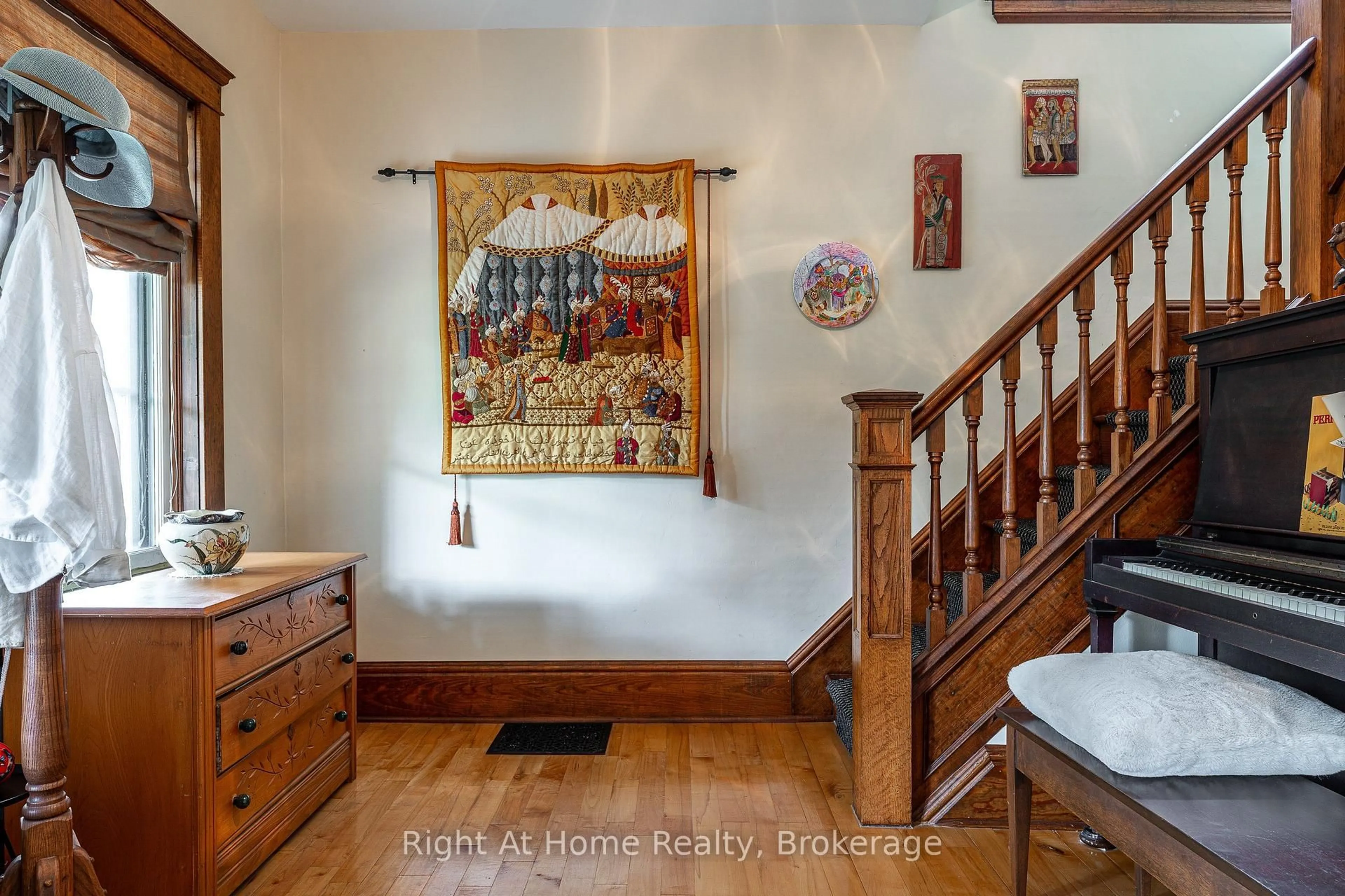Unknown for 142 Elizabeth St, Stratford Ontario N5A 4Z3