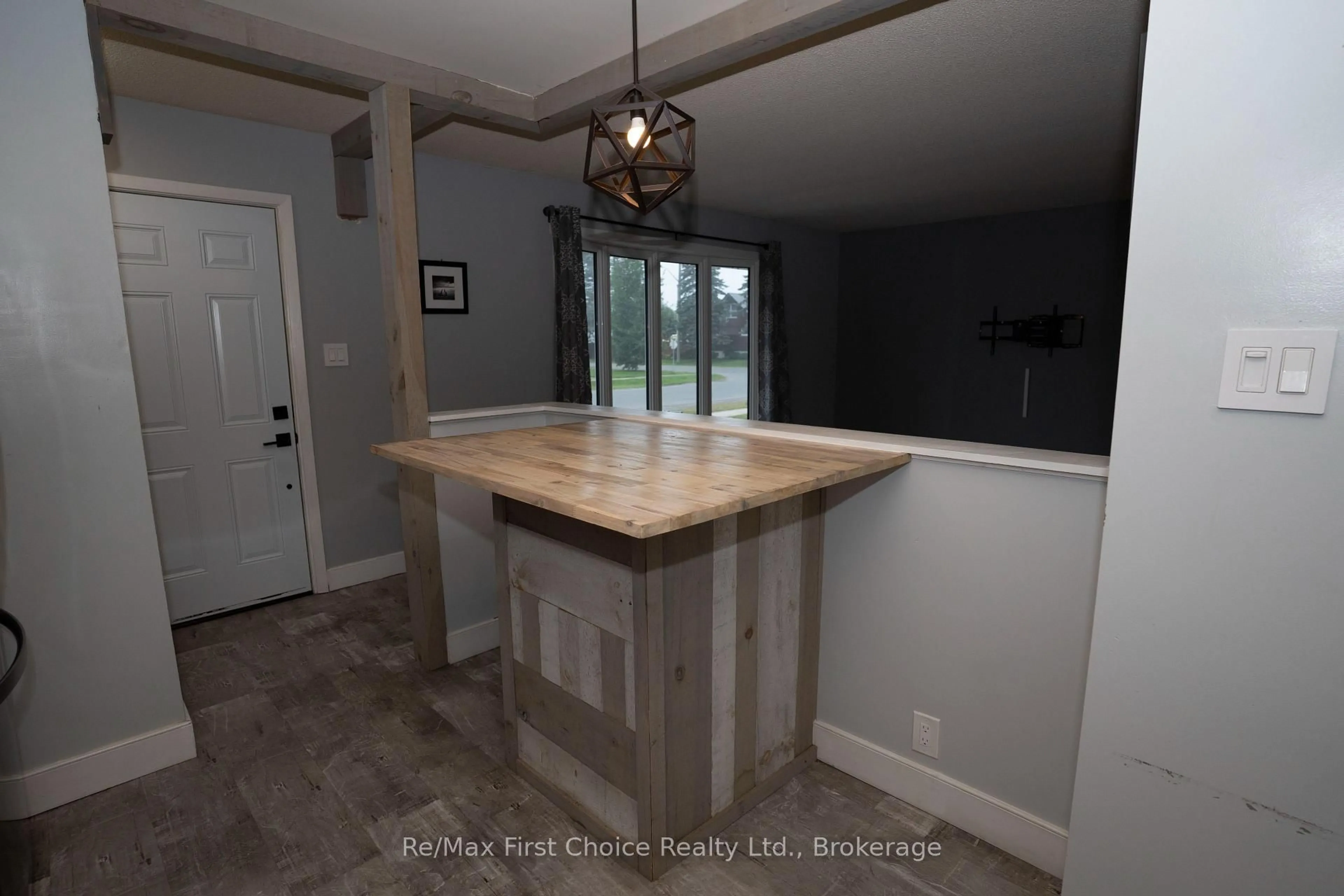 Open concept kitchen, ceramic/tile floor for 271 Christina St, Thunder Bay Ontario P7E 4P5