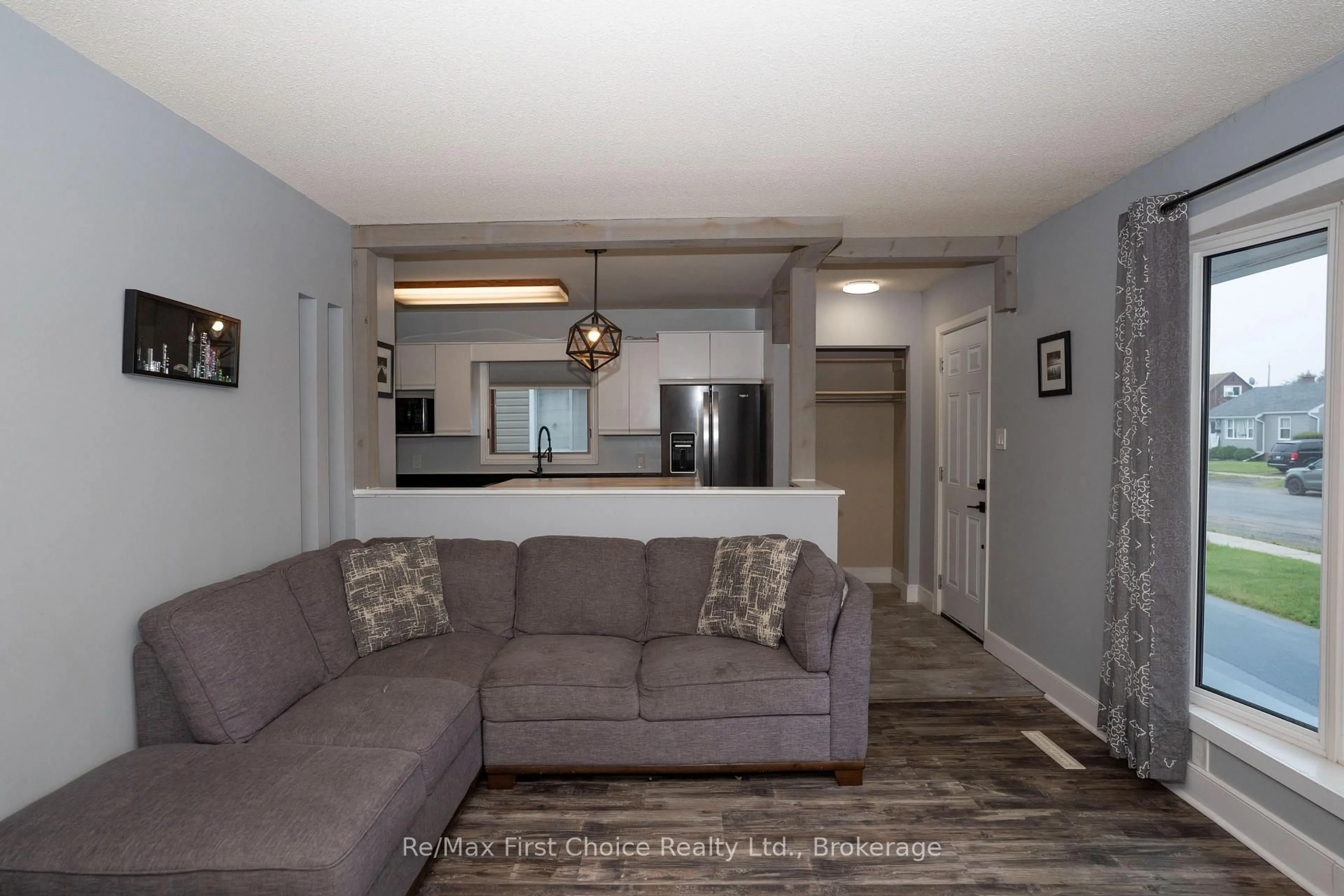 Living room with furniture, unknown for 271 Christina St, Thunder Bay Ontario P7E 4P5