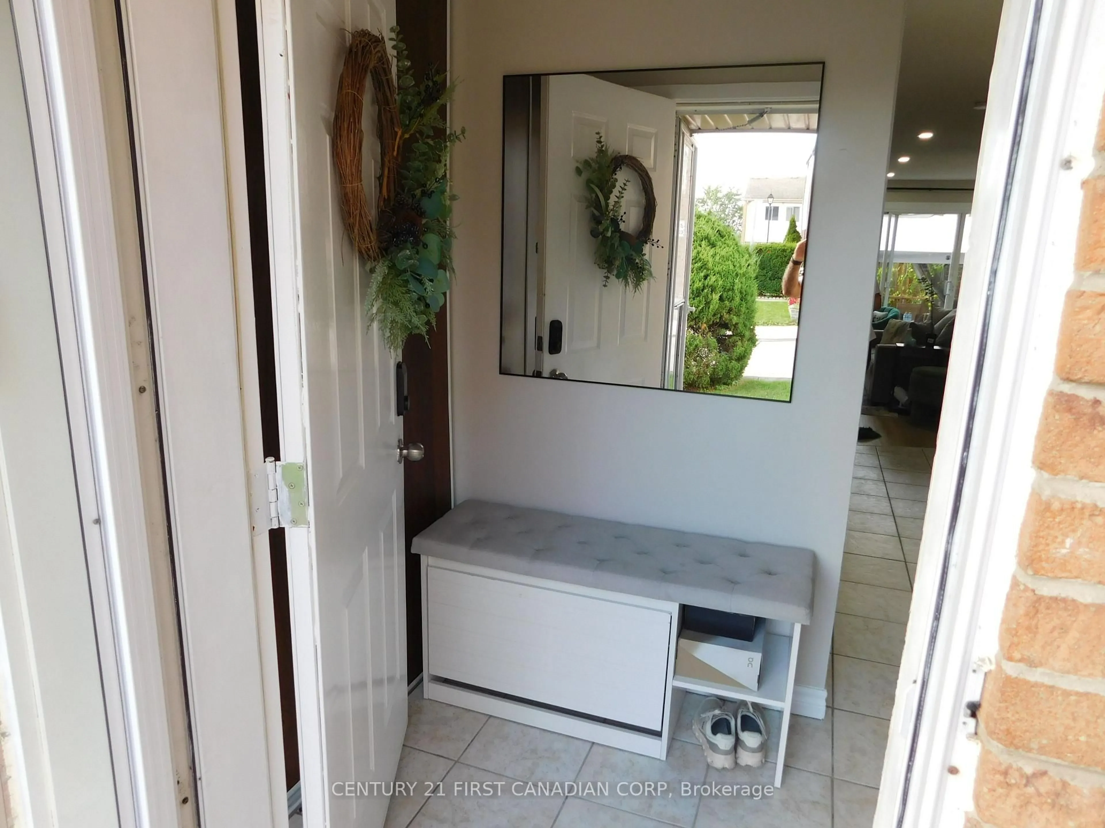 Indoor entryway for 500 Osgoode Dr #2, London South Ontario N6E 2G9