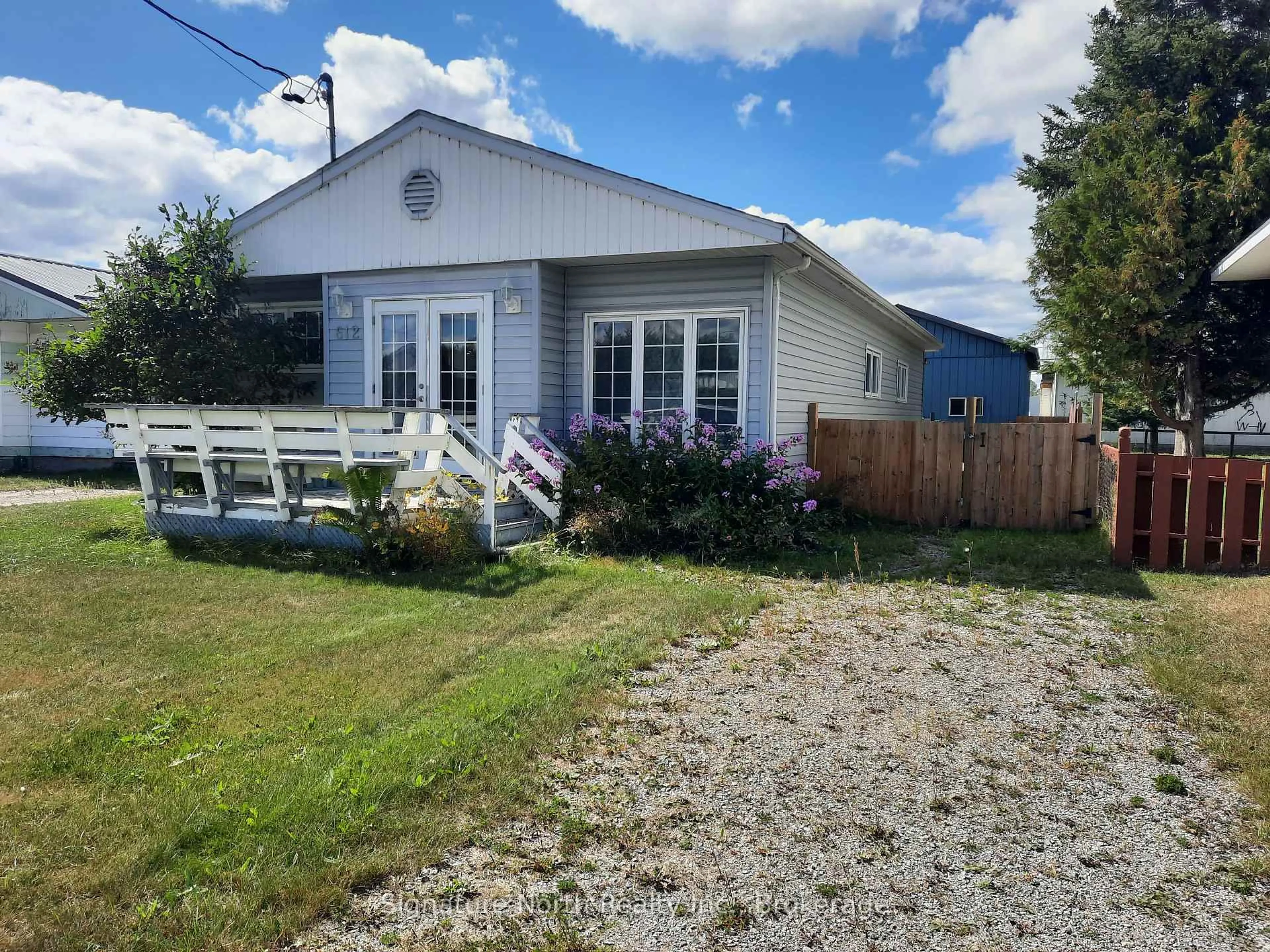 A pic from outside/outdoor area/front of a property/back of a property/a pic from drone, unknown for 612 Main St, Greenstone Ontario P0T 1M0